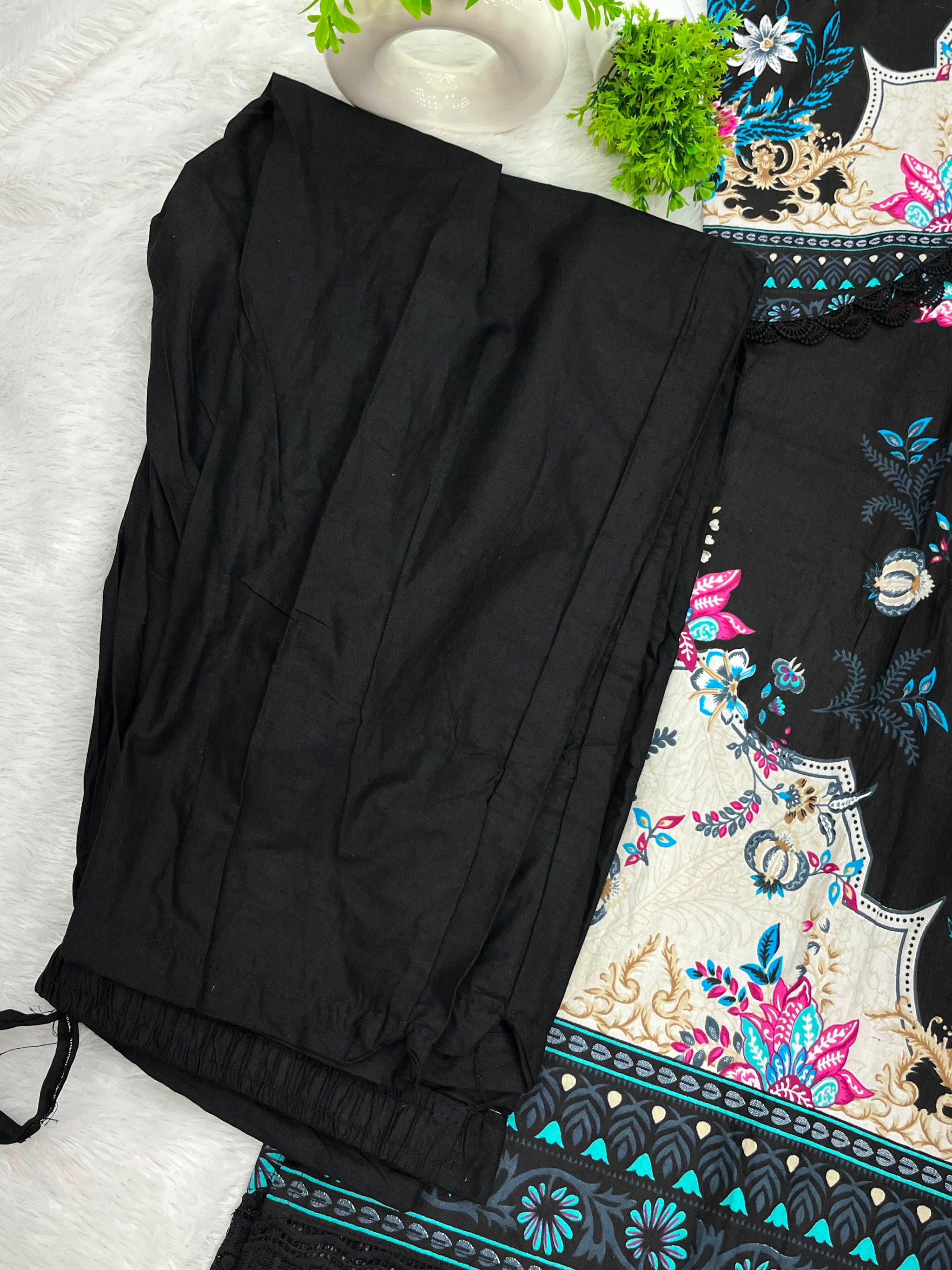 1233 Pakistani Printed Suit