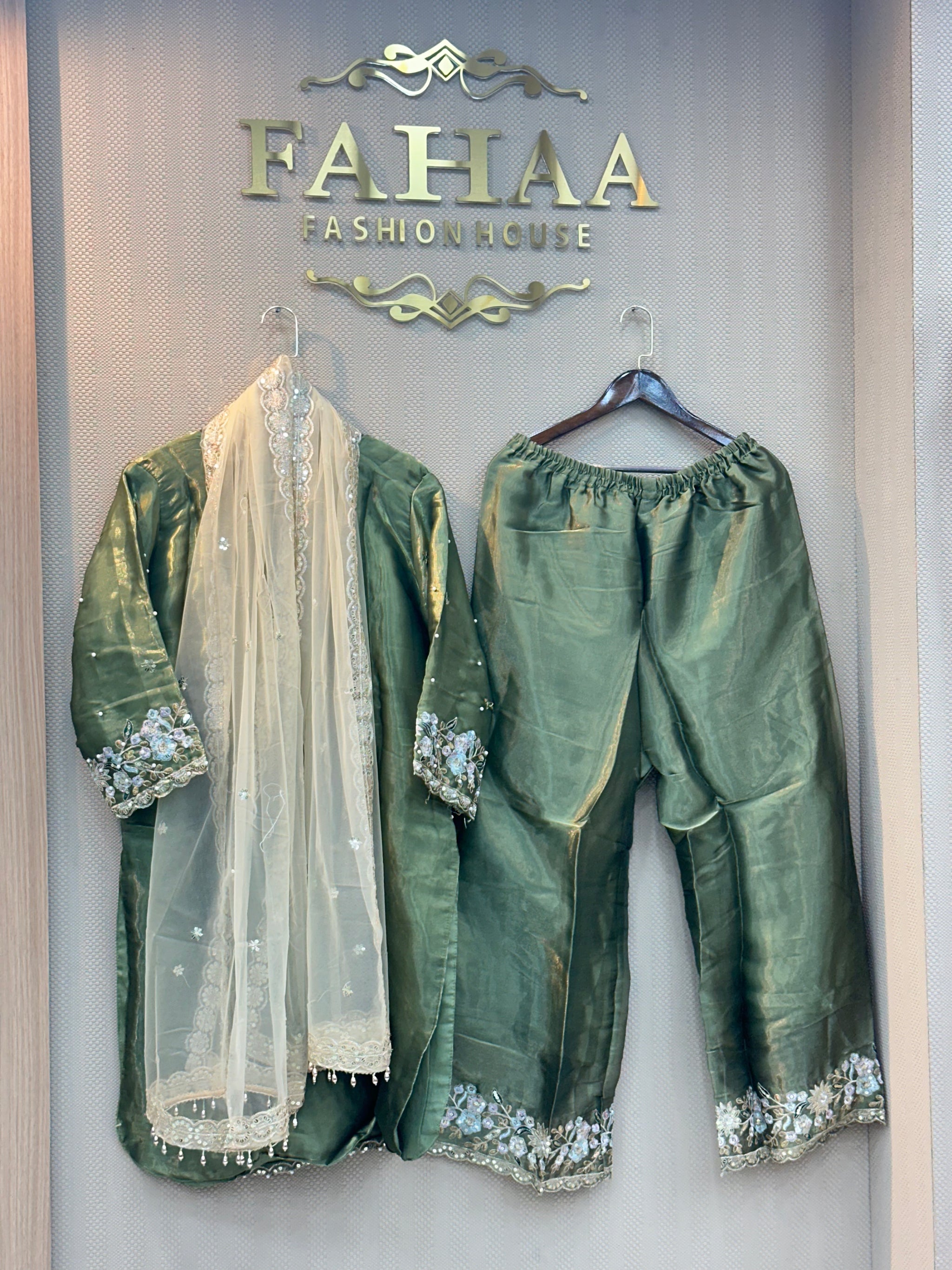 113 party wear jimmy cho 3 pc