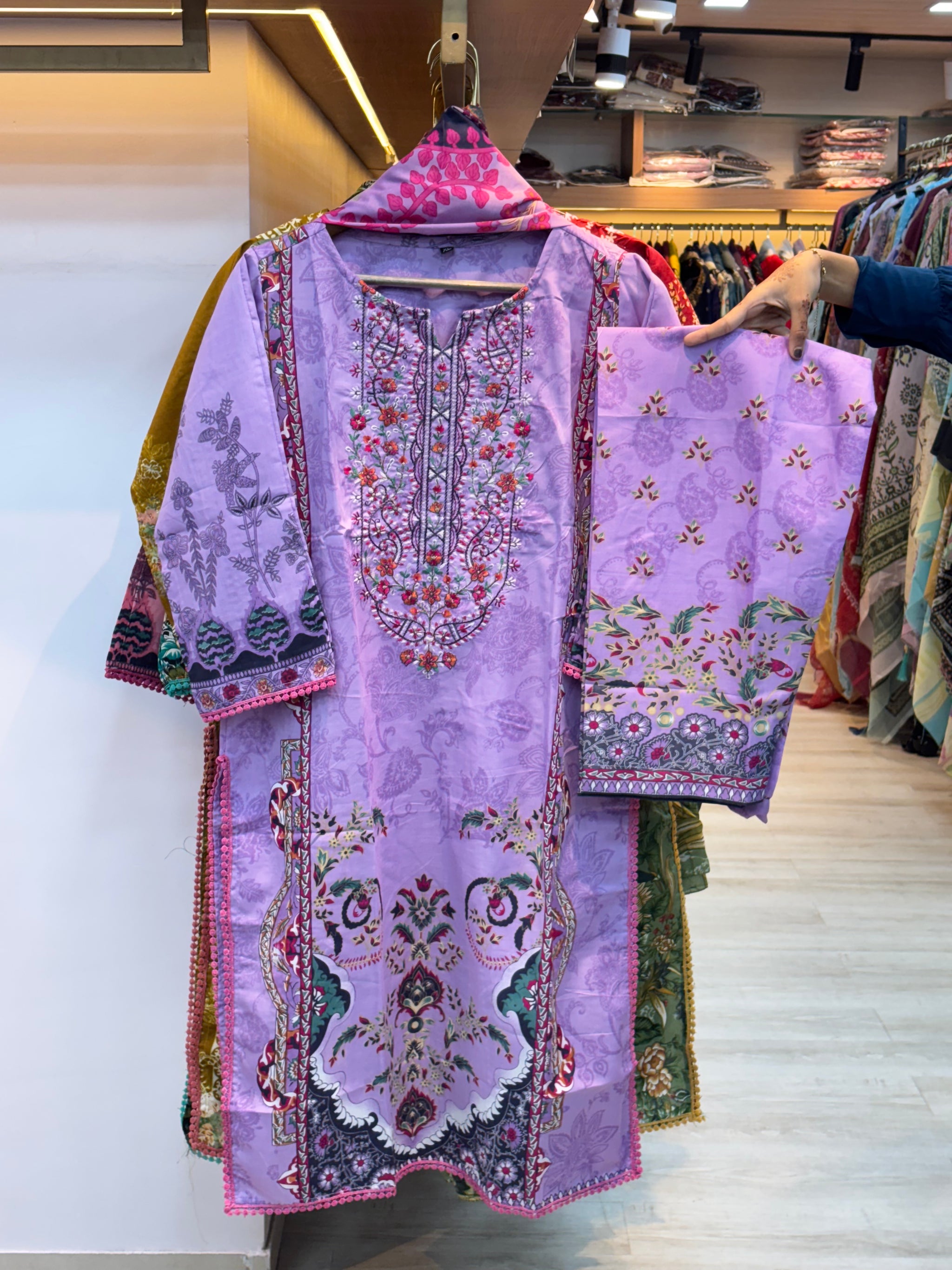 220 embroidered cotton suit