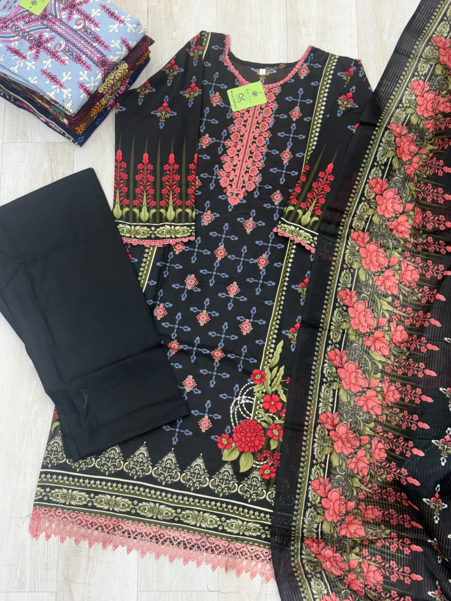 251 embroidered cotton suit
