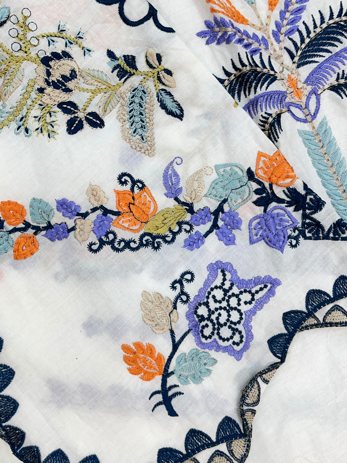 1526 Pakistani Heavy Lawn - White Floral