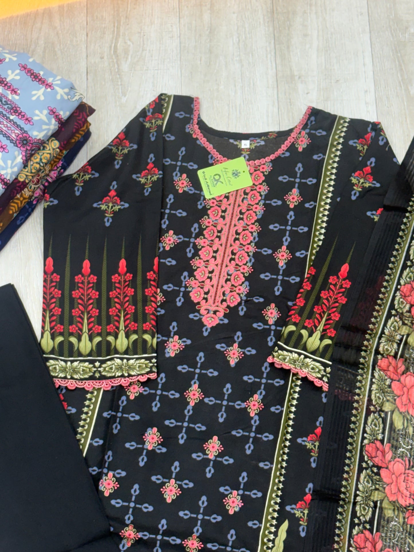 251 embroidered cotton suit