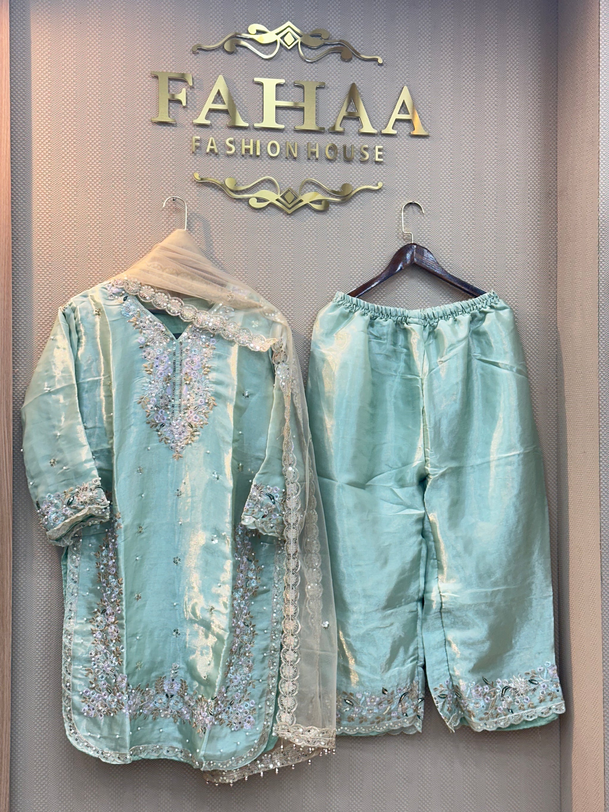 111 party wear jimmy cho 3 pc