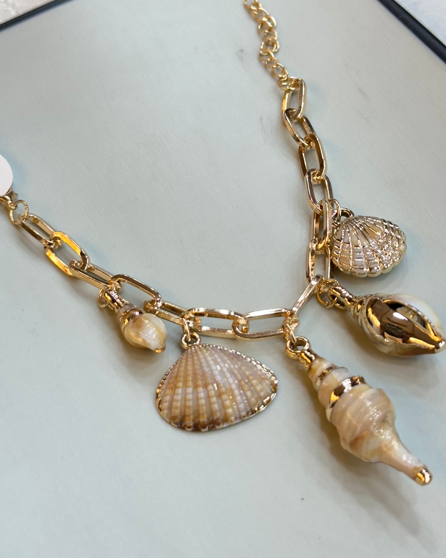 053 Seashell Charm Bracelet