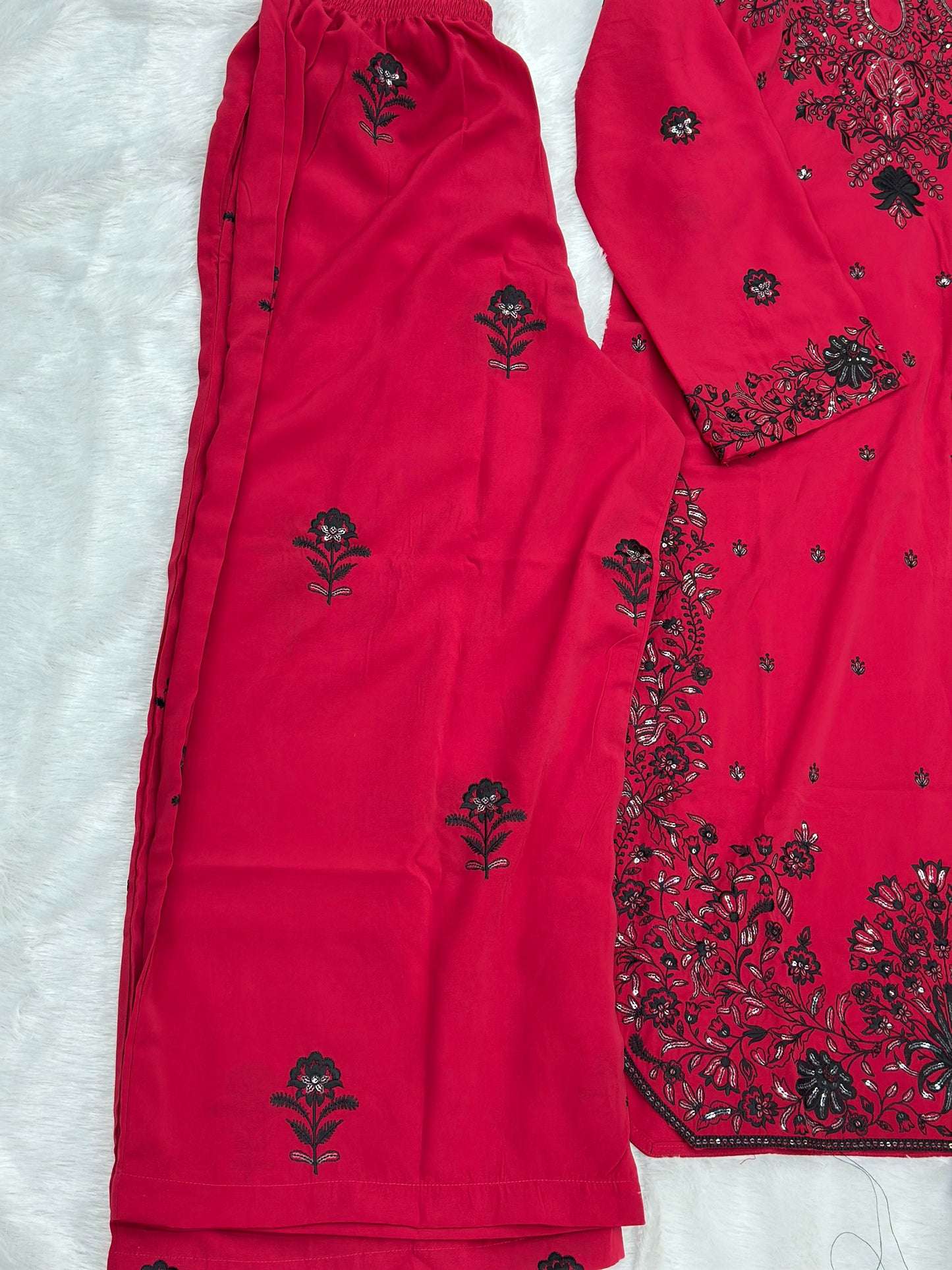 636 Hania Amir Eid Collection