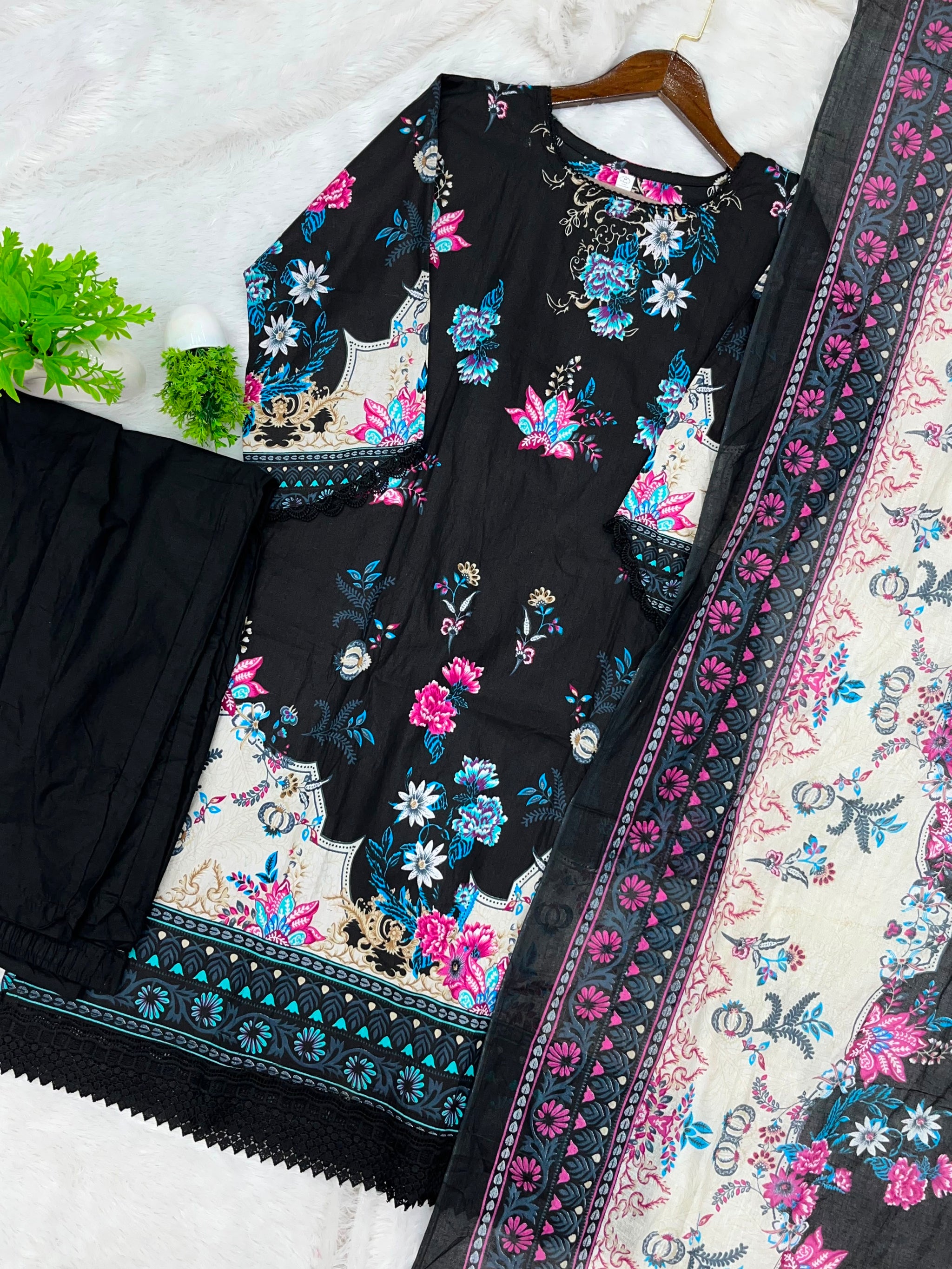 1233 Pakistani Printed Suit
