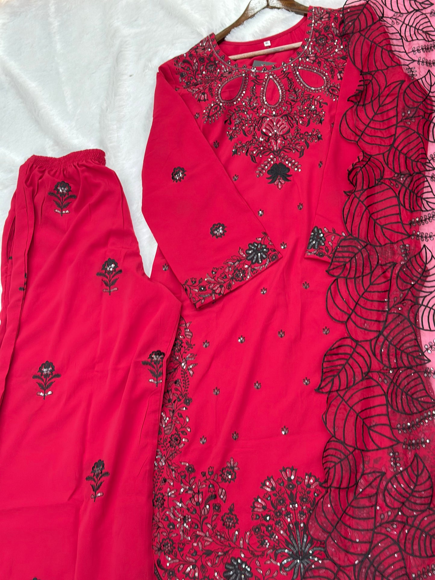 636 Hania Amir Eid Collection