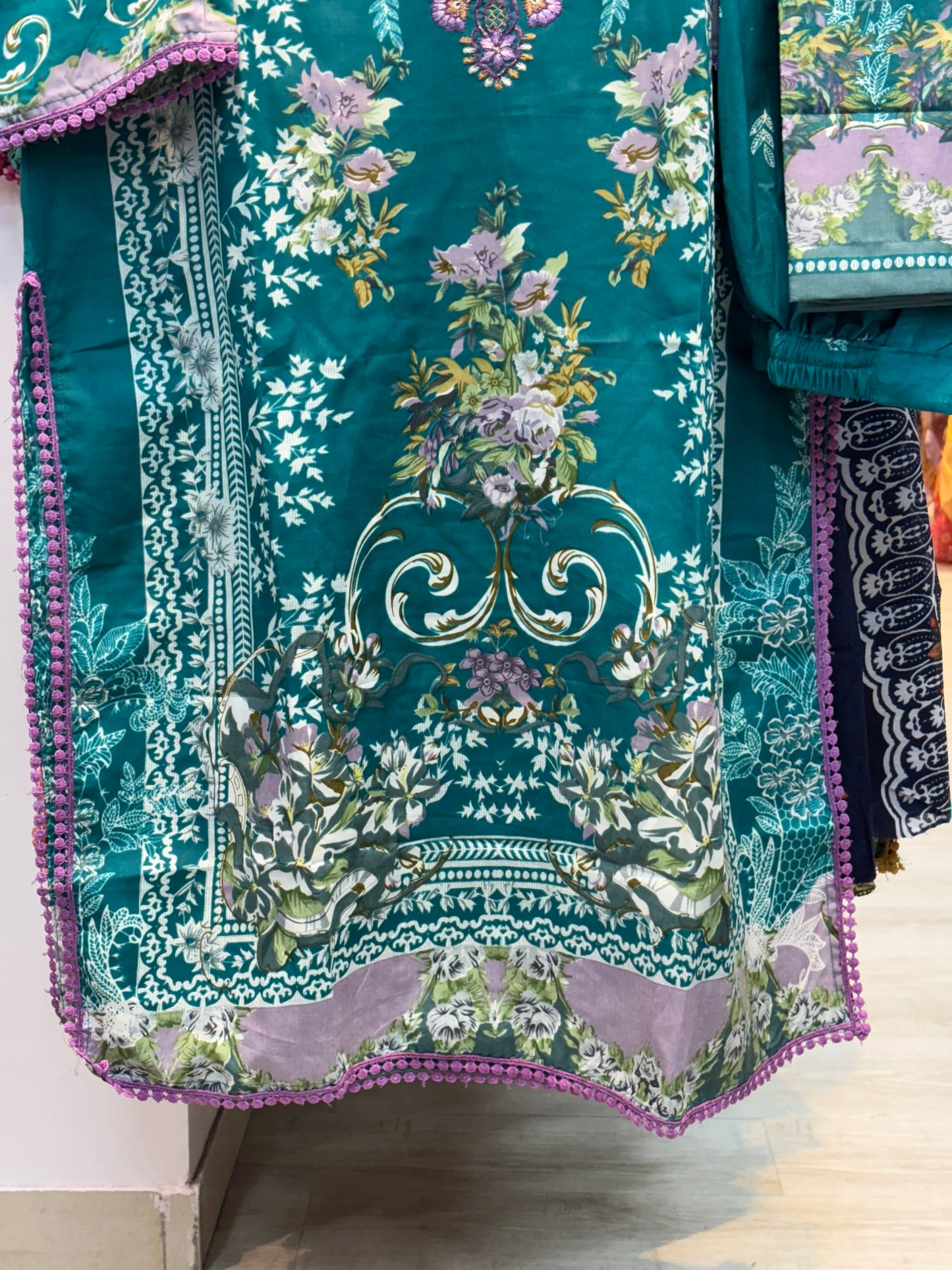 223 embroidered cotton suit
