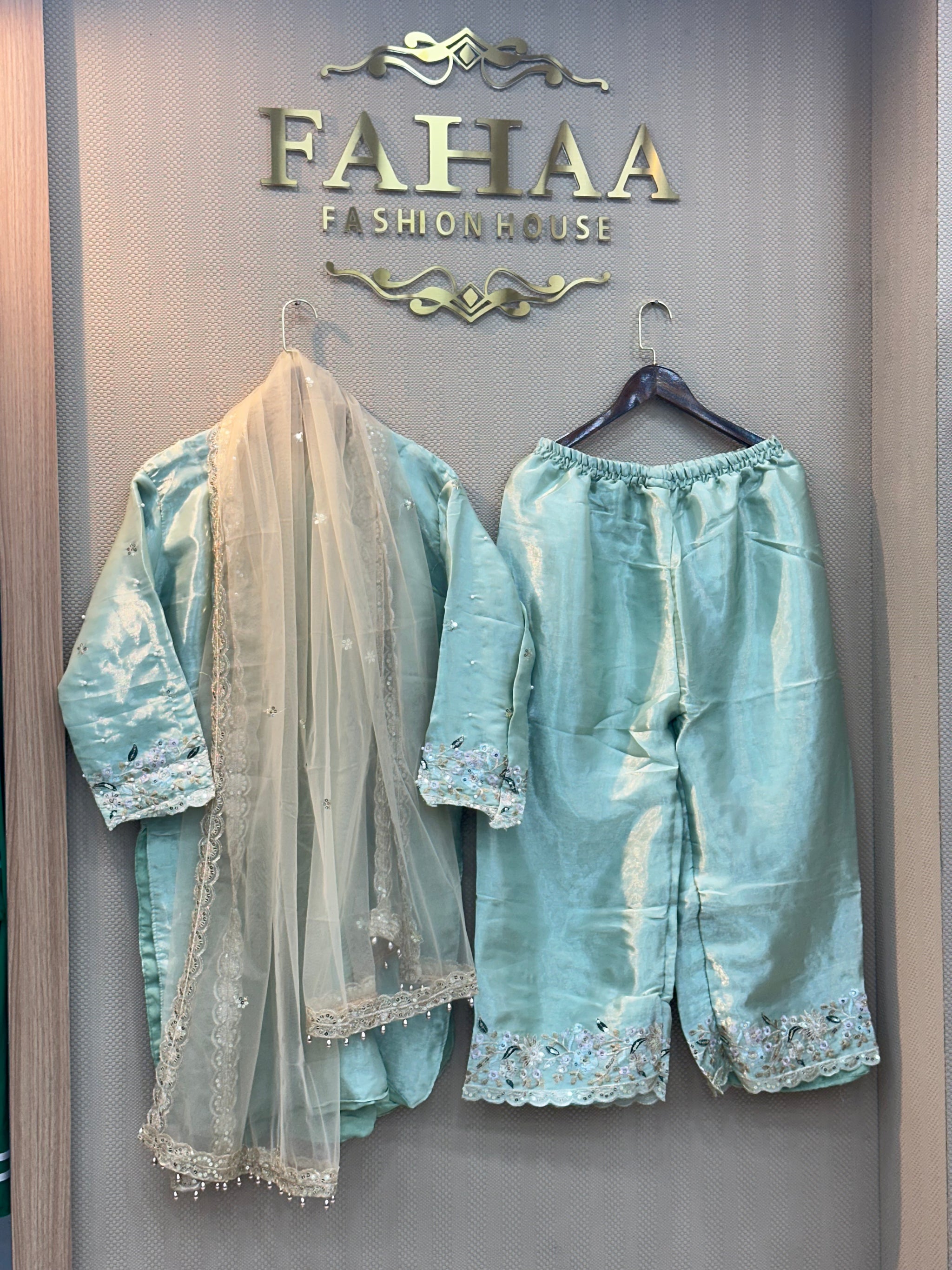 111 party wear jimmy cho 3 pc