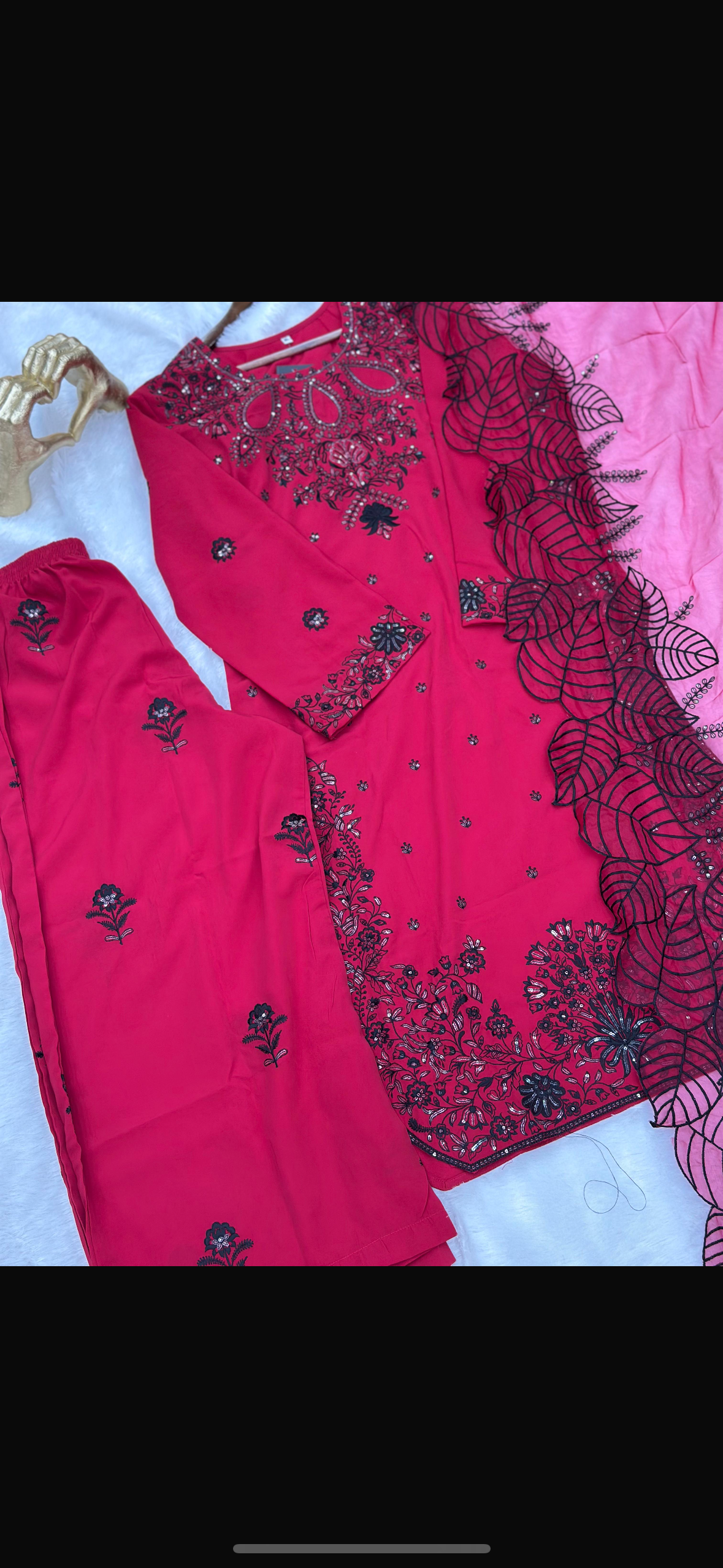 636 Hania Amir Eid Collection