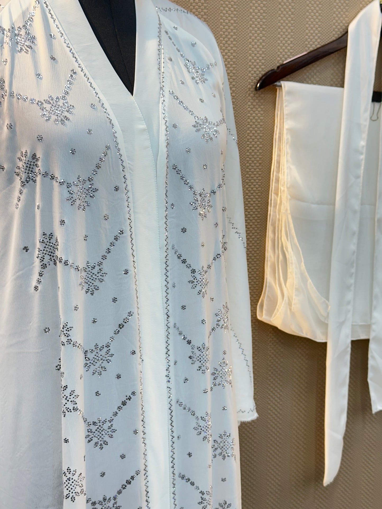 039 White Umbrealla abaya