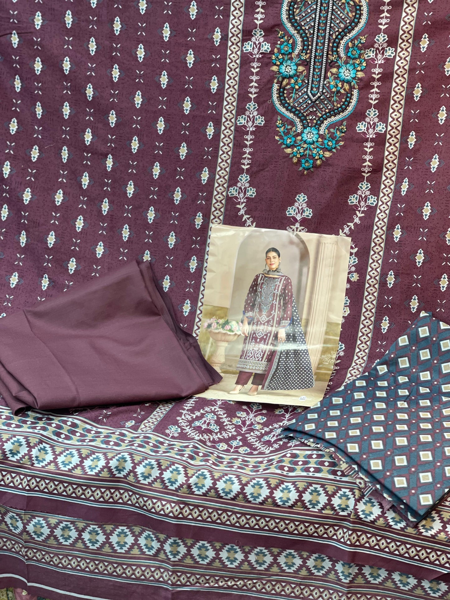 495 Ruhani Pakistani Unstitched Suit