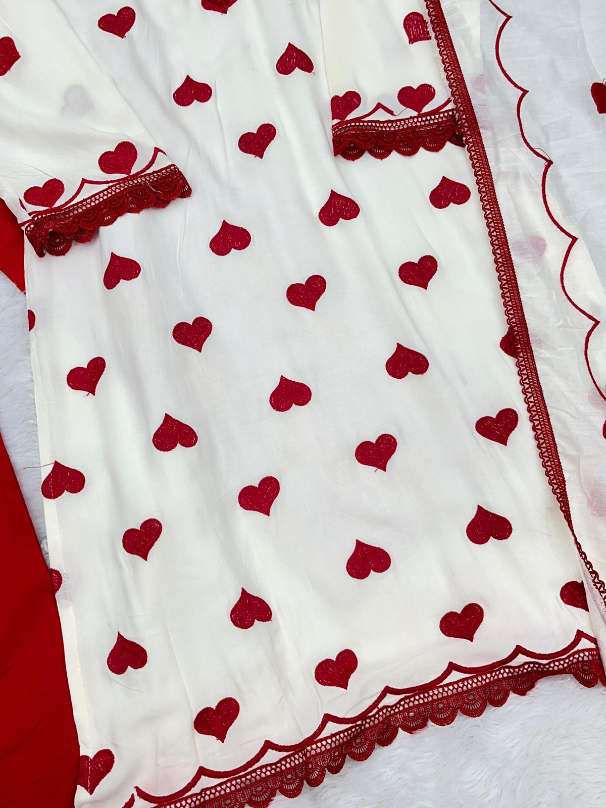 1354 Heart Embroidered Lace-Work Coordset