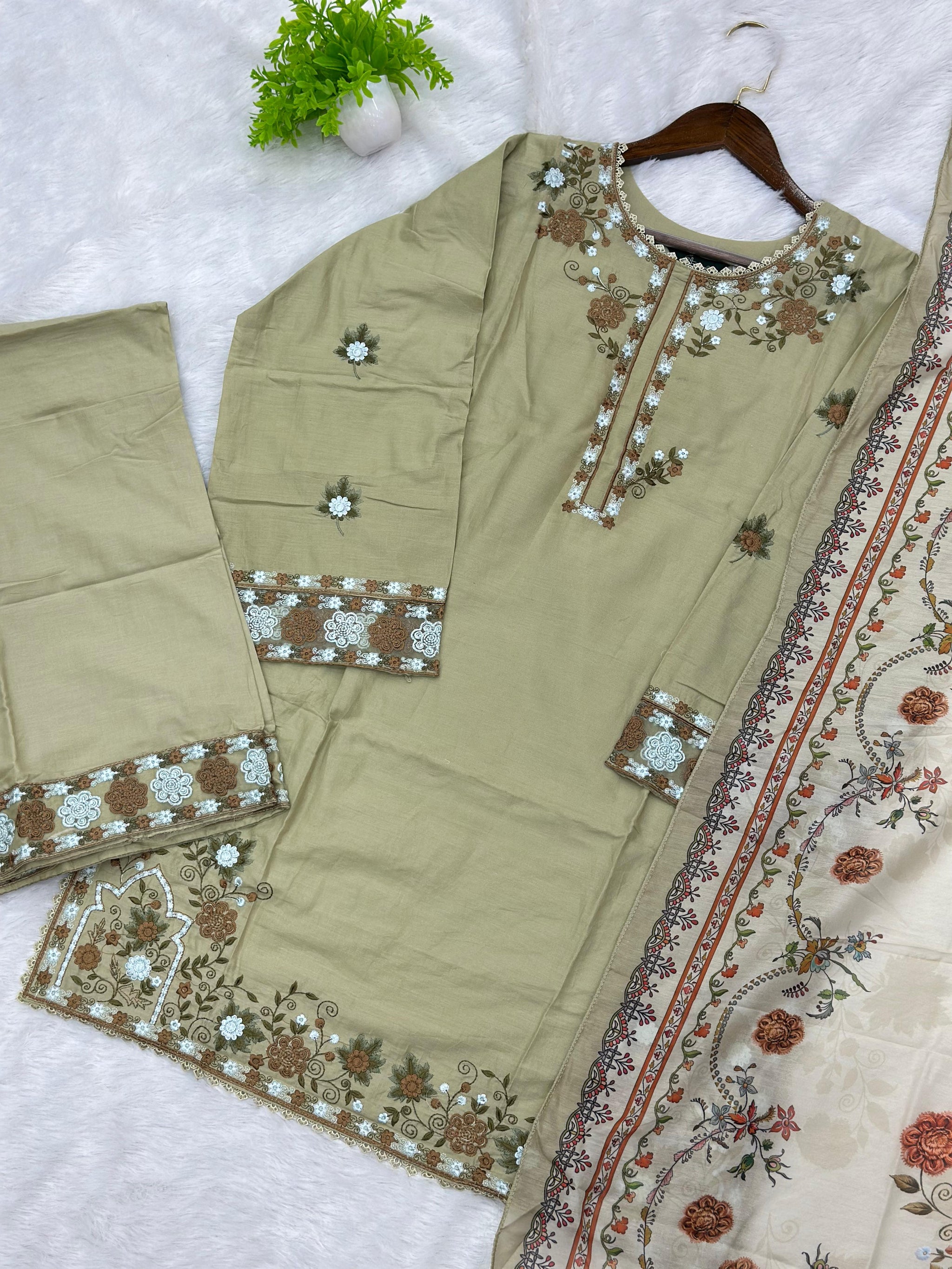770 Readymade Pakistani Embroidered Suit