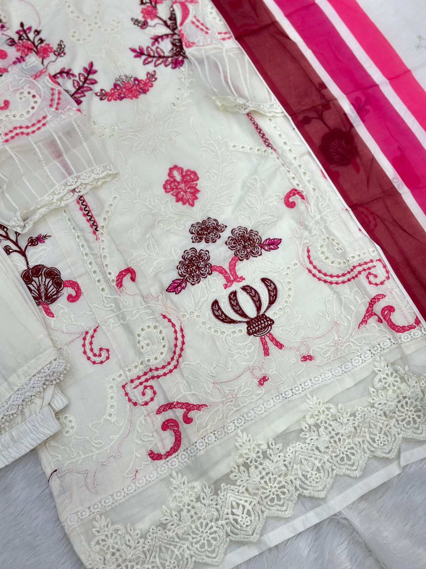 831 Pakistani Lawn Cotton Suit
