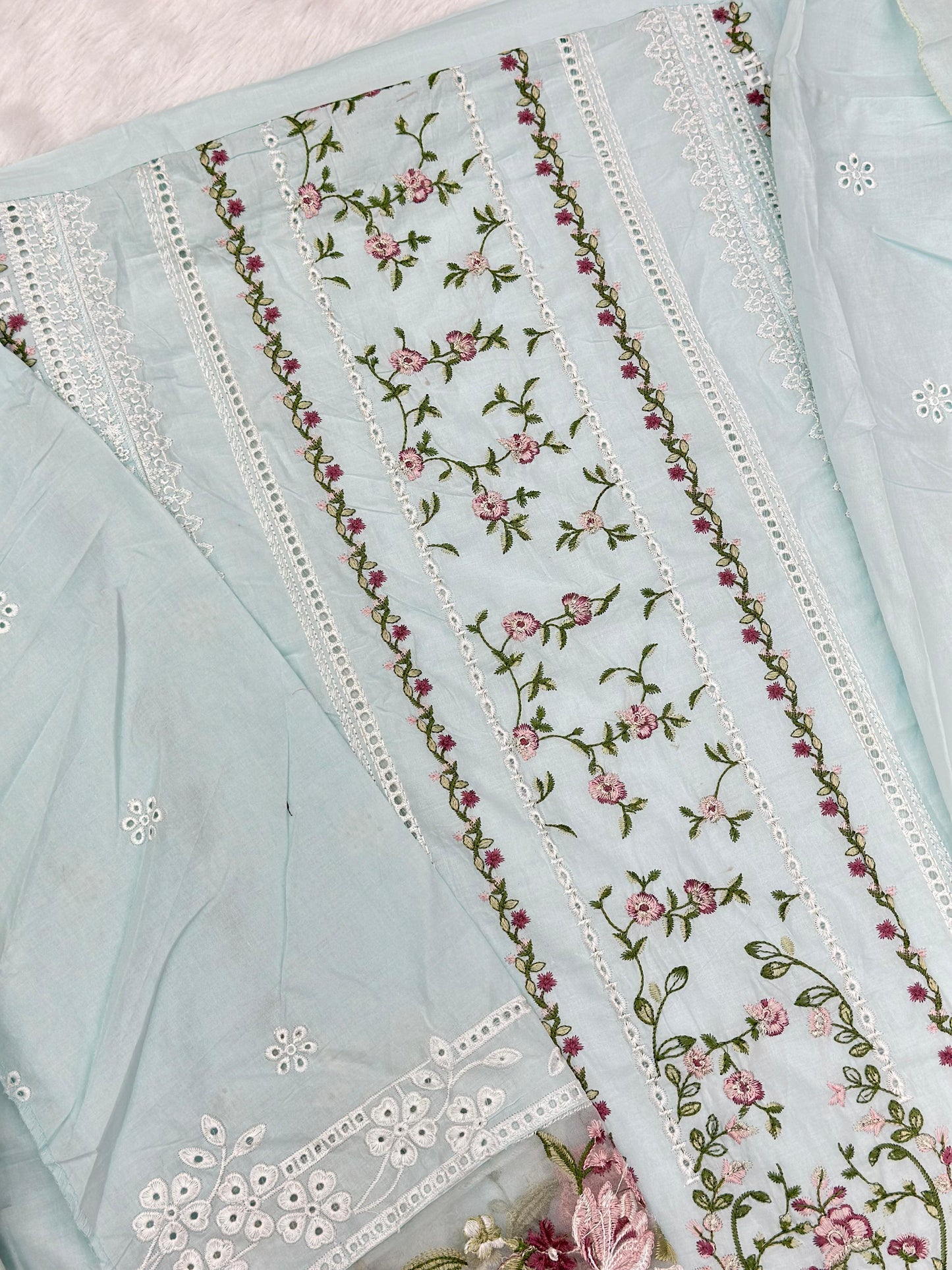 843 Elaf Pakistani Unstitched Lawn Suit