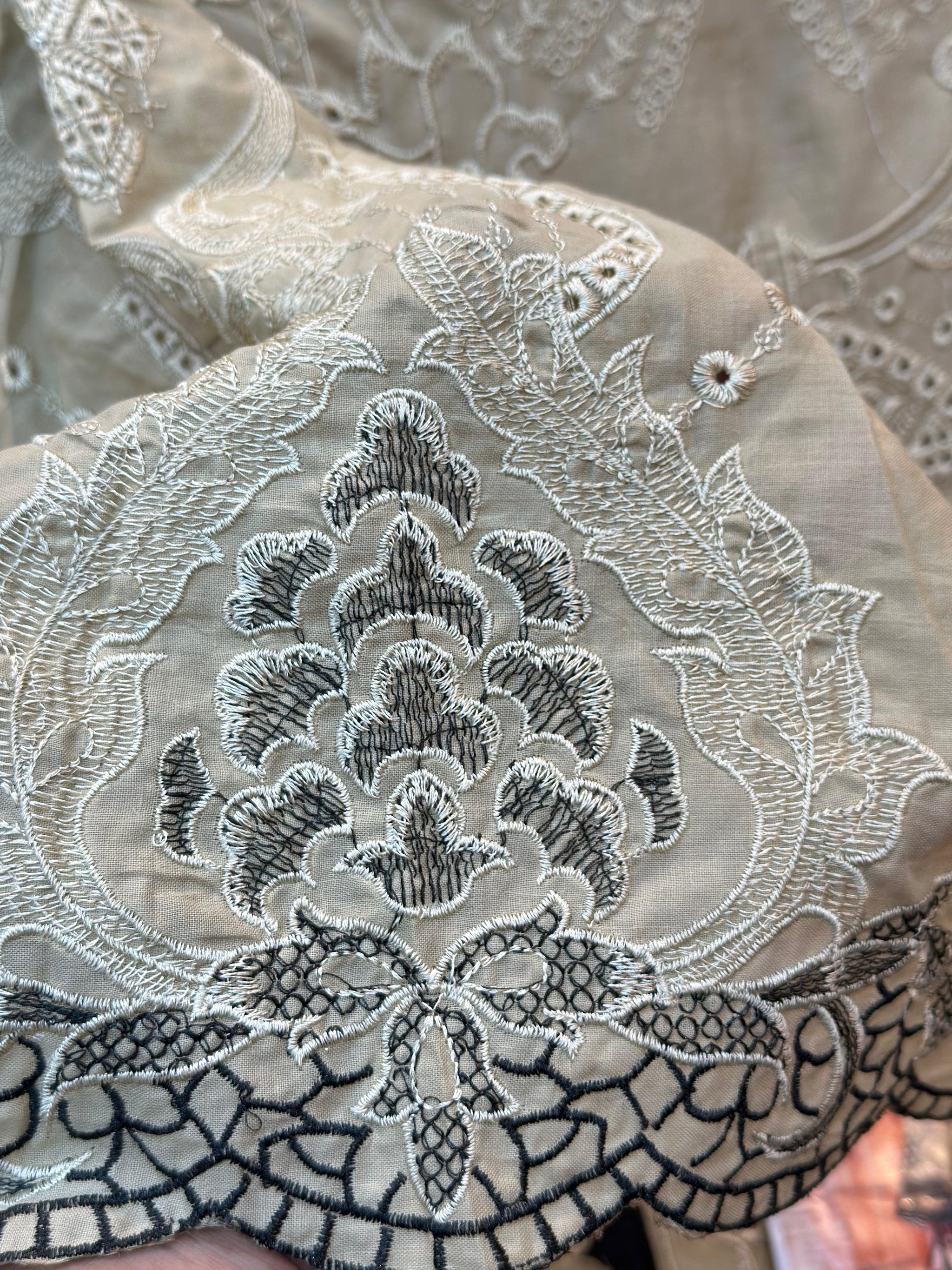 525 Maria-B Unstitched suit