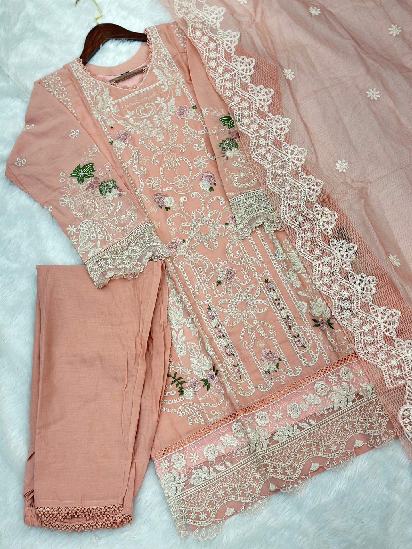 823 Pakistani Lawn Cotton Suit