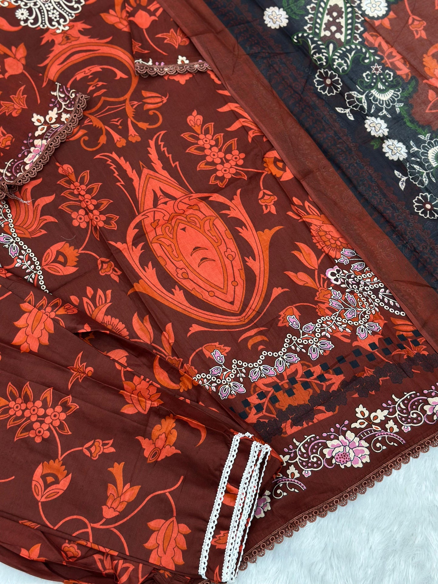 1073 Pakistani Printed Suit