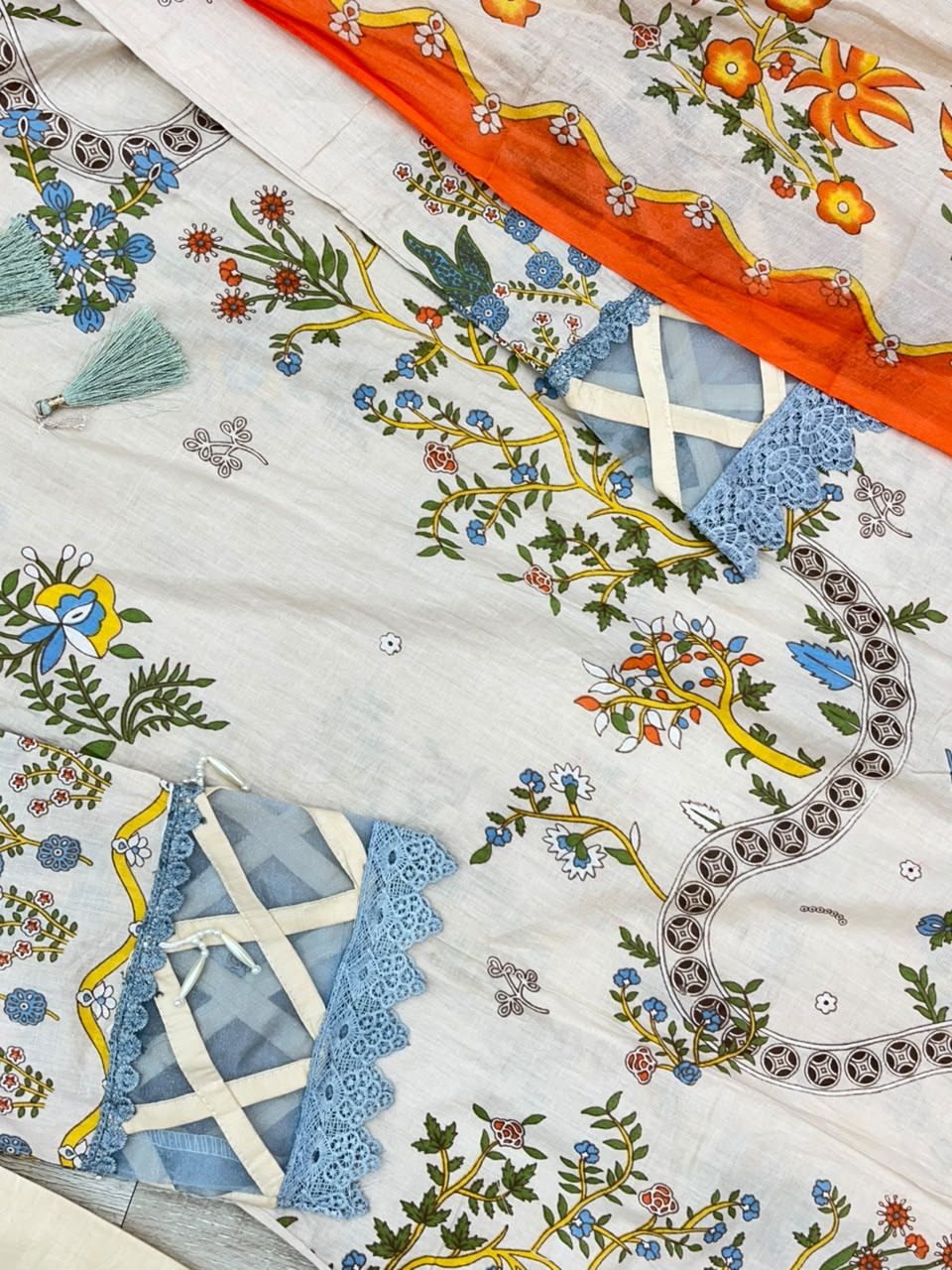 1502 Pakistani Embroidered Suit