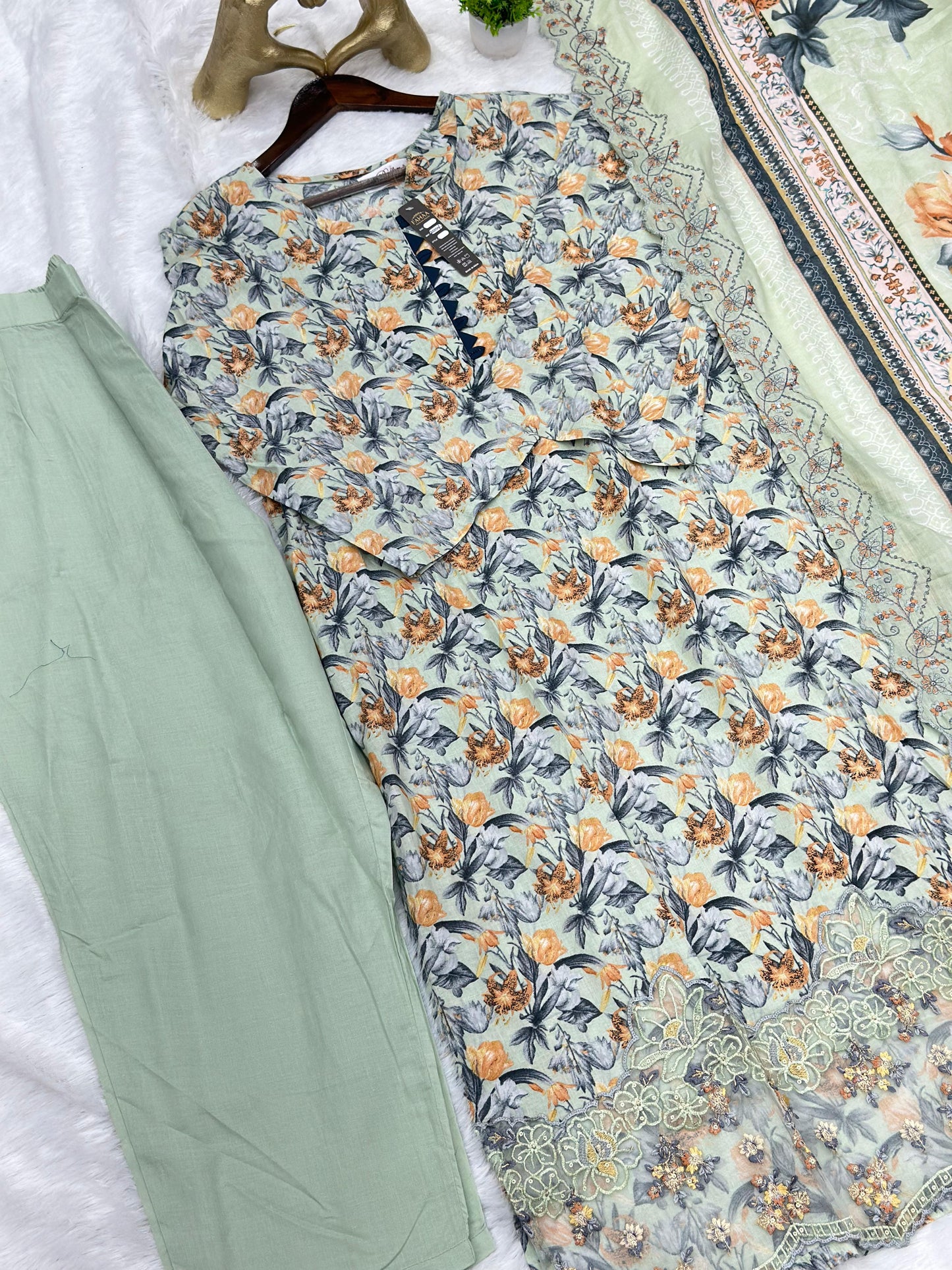 682 Pakistani Lawn Suit - Pista Green