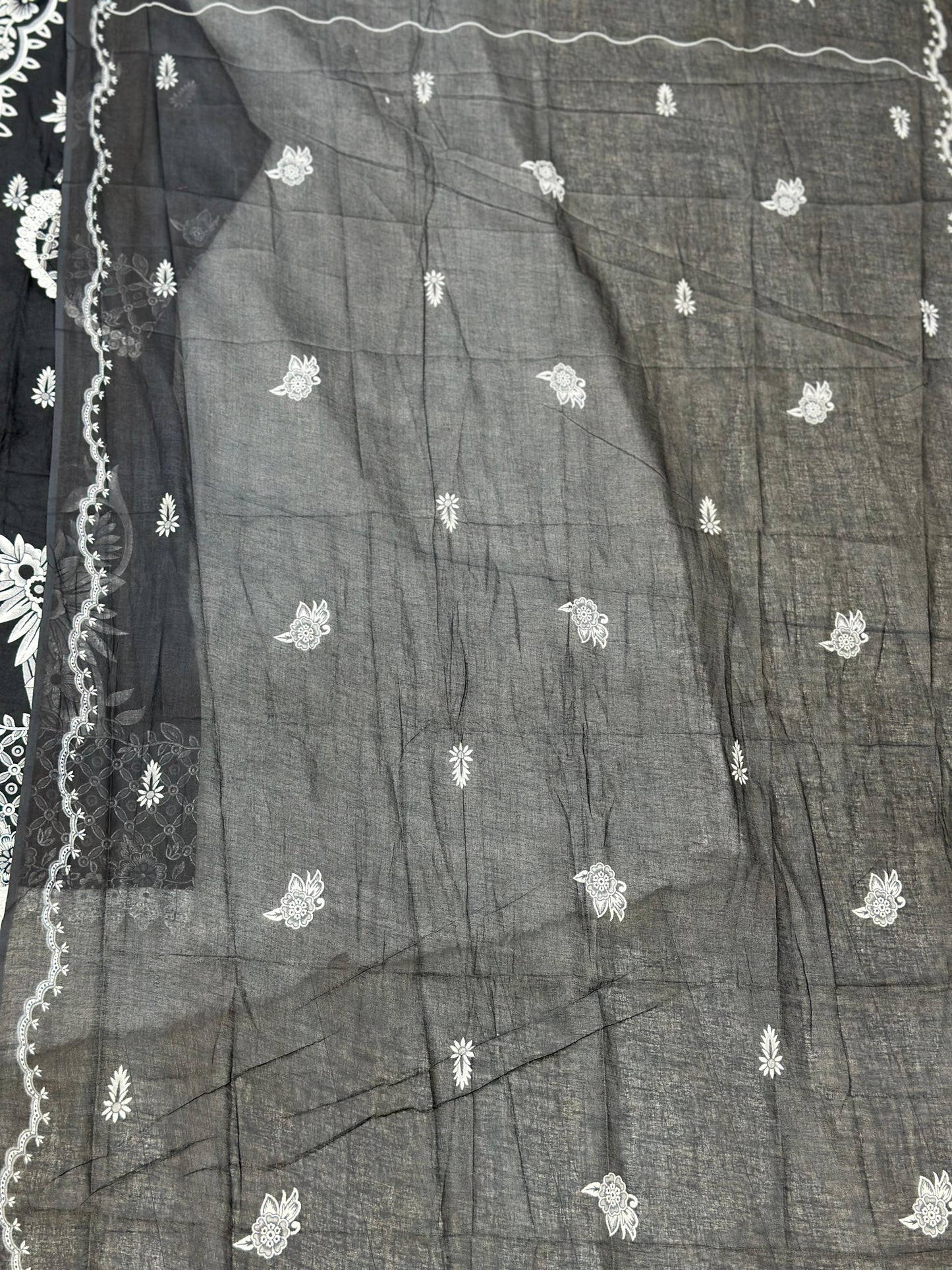 1076 Pakistani Printed Suit