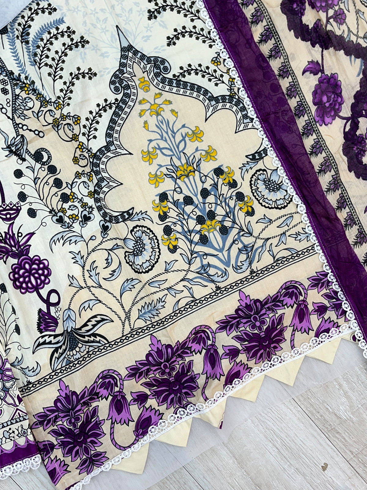 1521 Pakistani Embroidered Suit