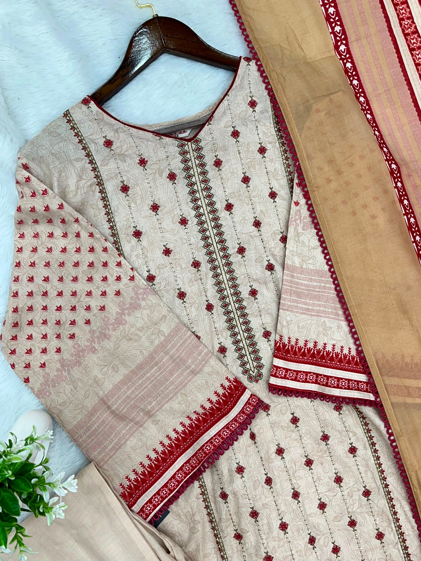 1329 Pakistani Lawn Suit