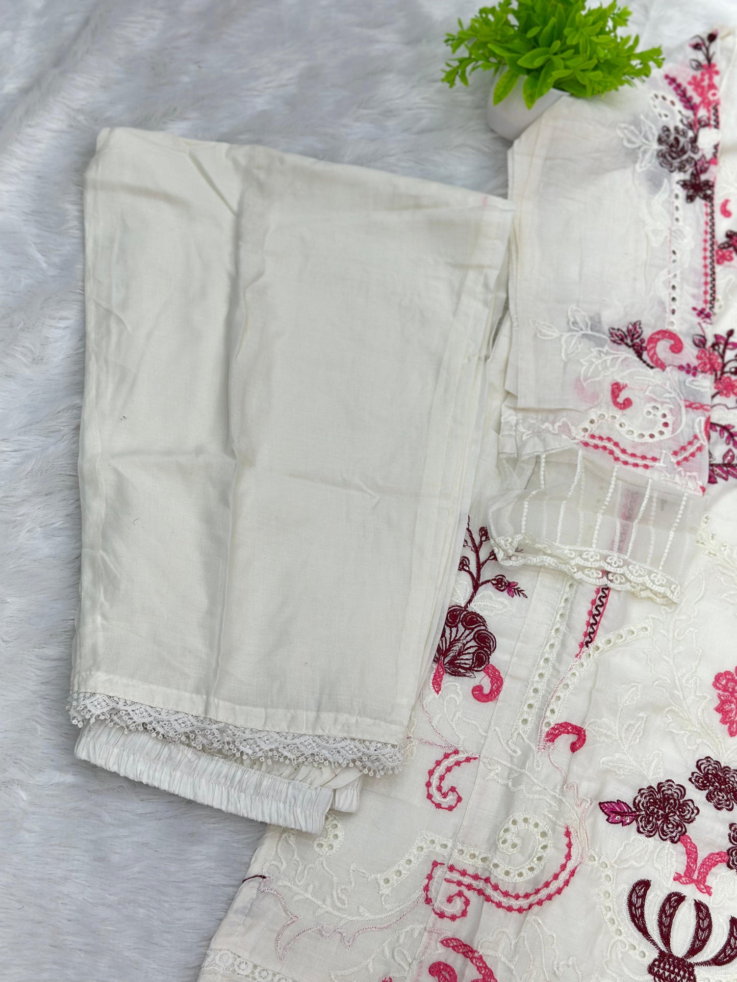 831 Pakistani Lawn Cotton Suit