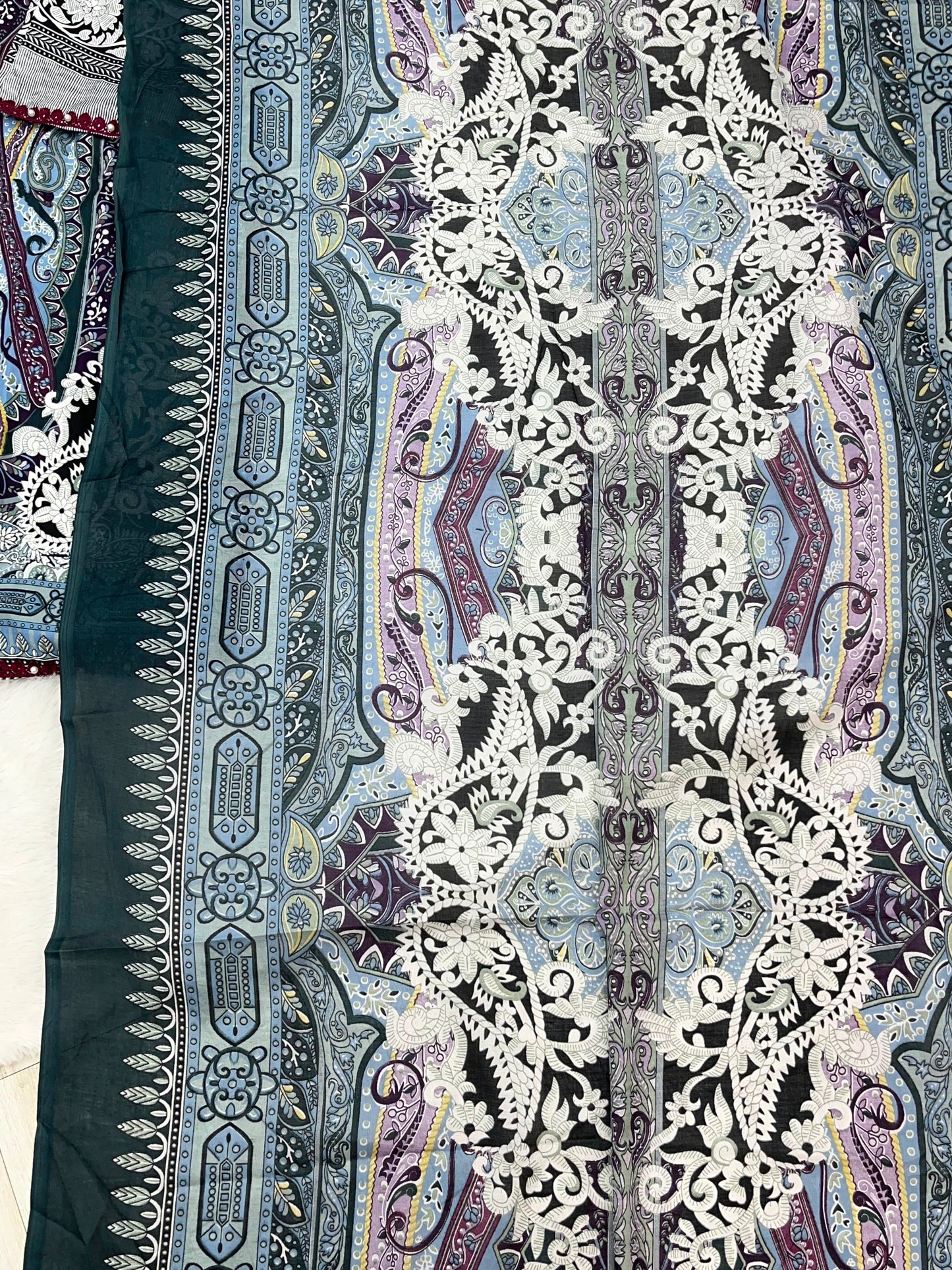 1306 Pakistani Embroidered Suit - Vandana Aarzu