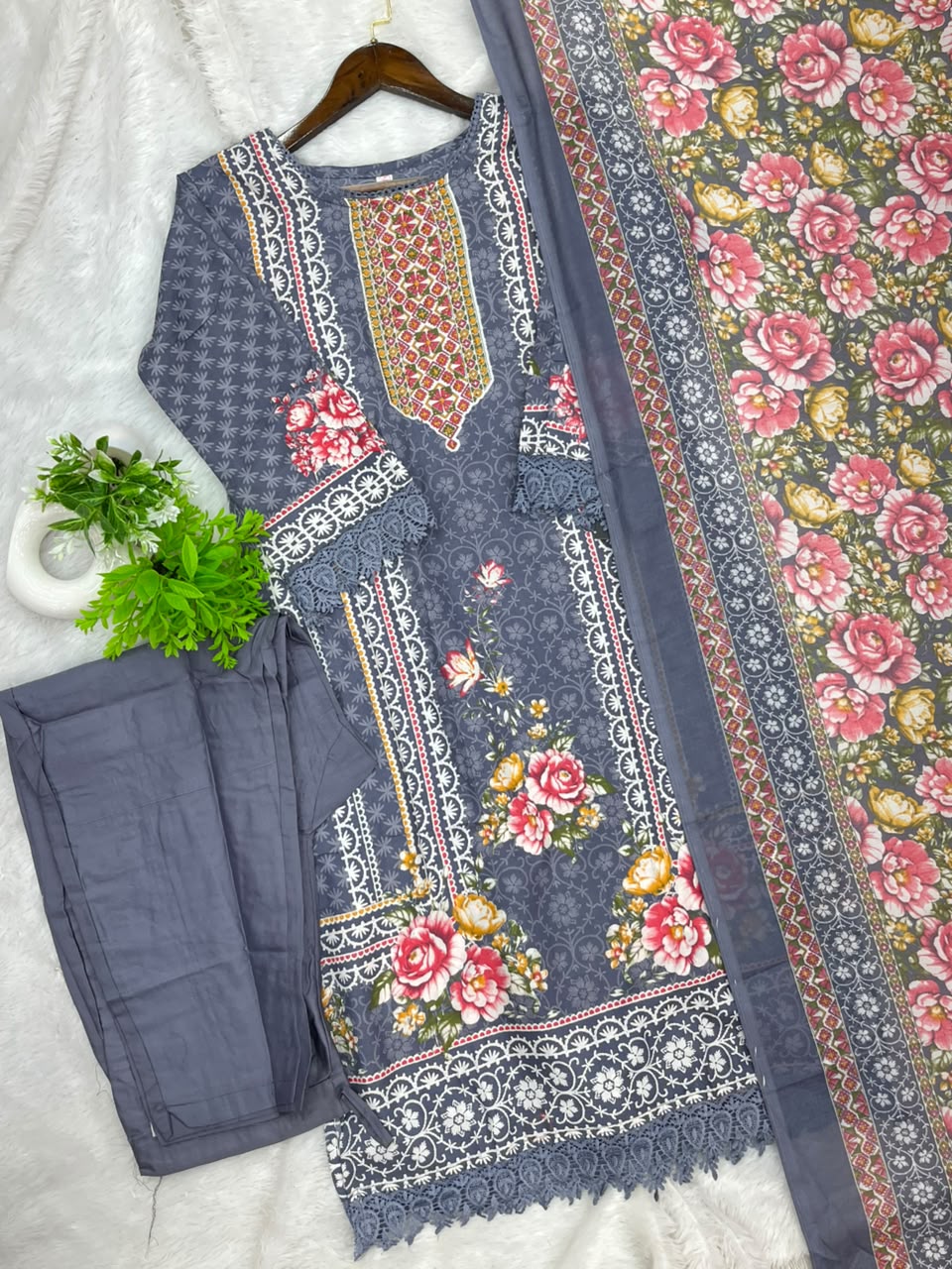 1266 Pakistani Printed Suit