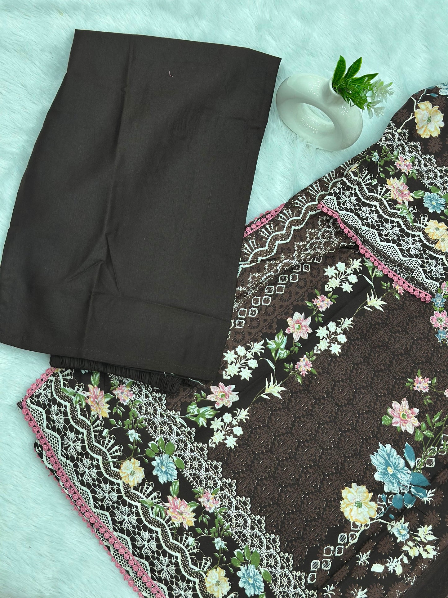 943 Pakistani Embroidered Suit