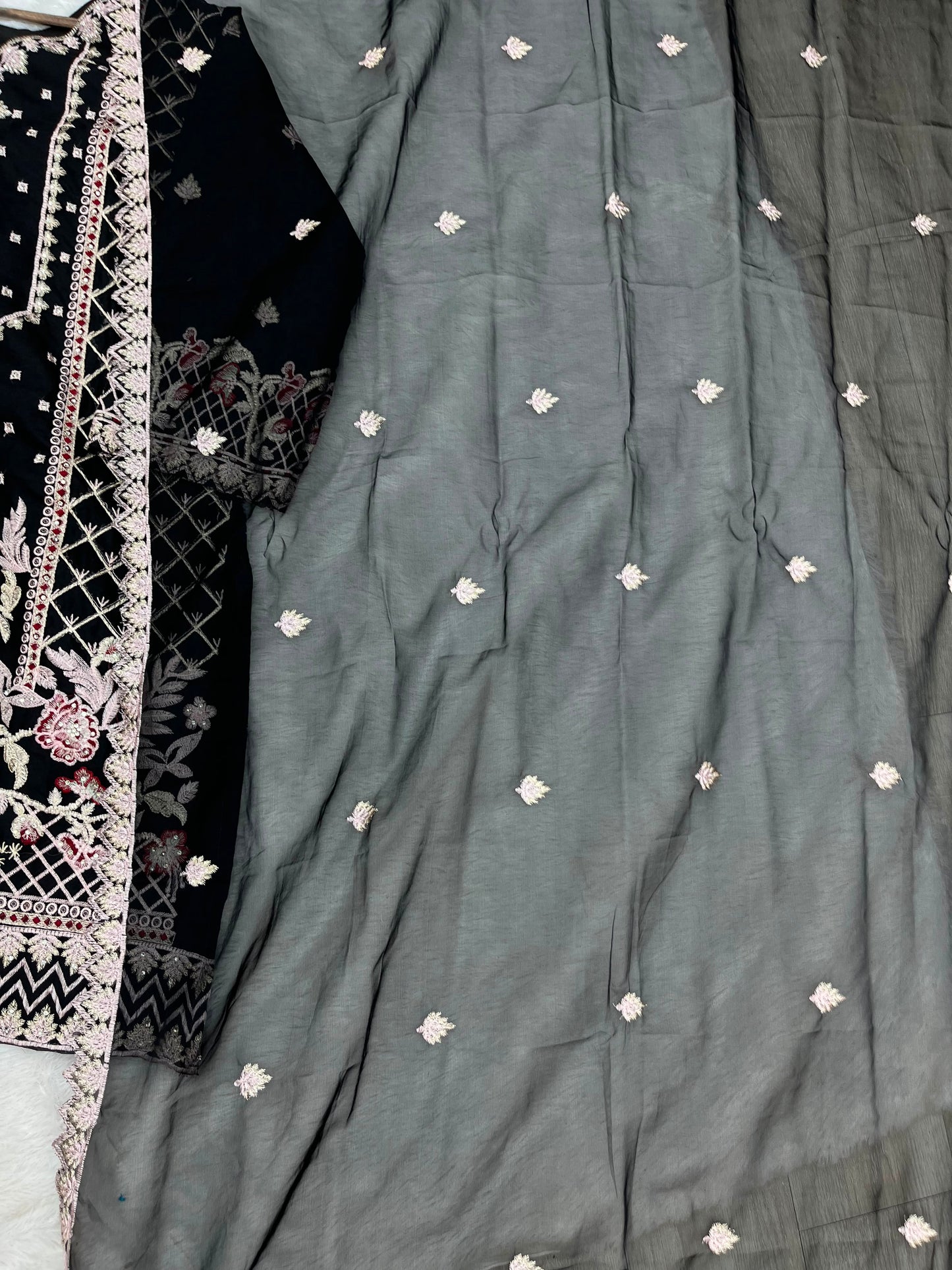 1143 Premium Pakistani Partywear
