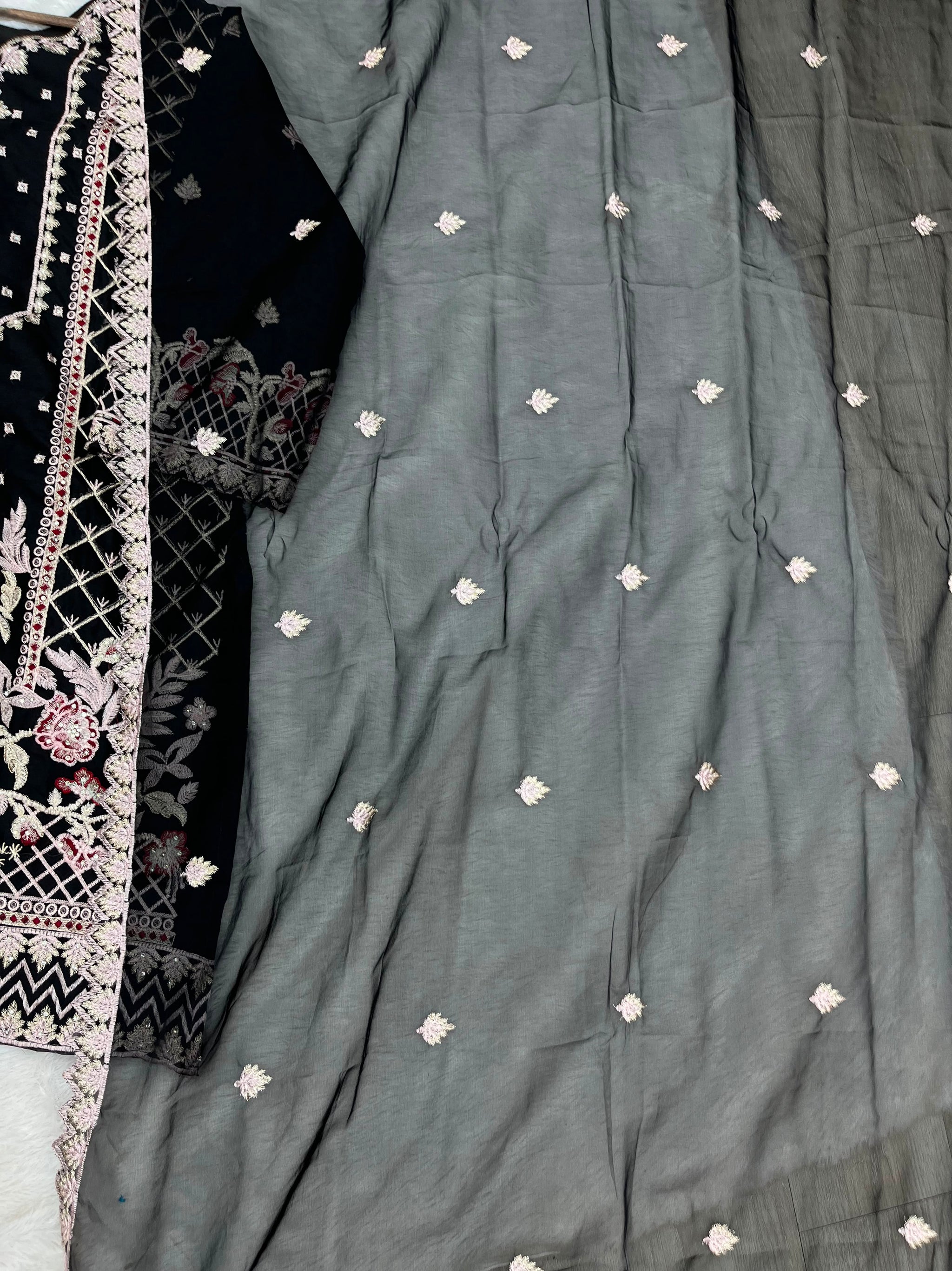1143 Premium Pakistani Partywear