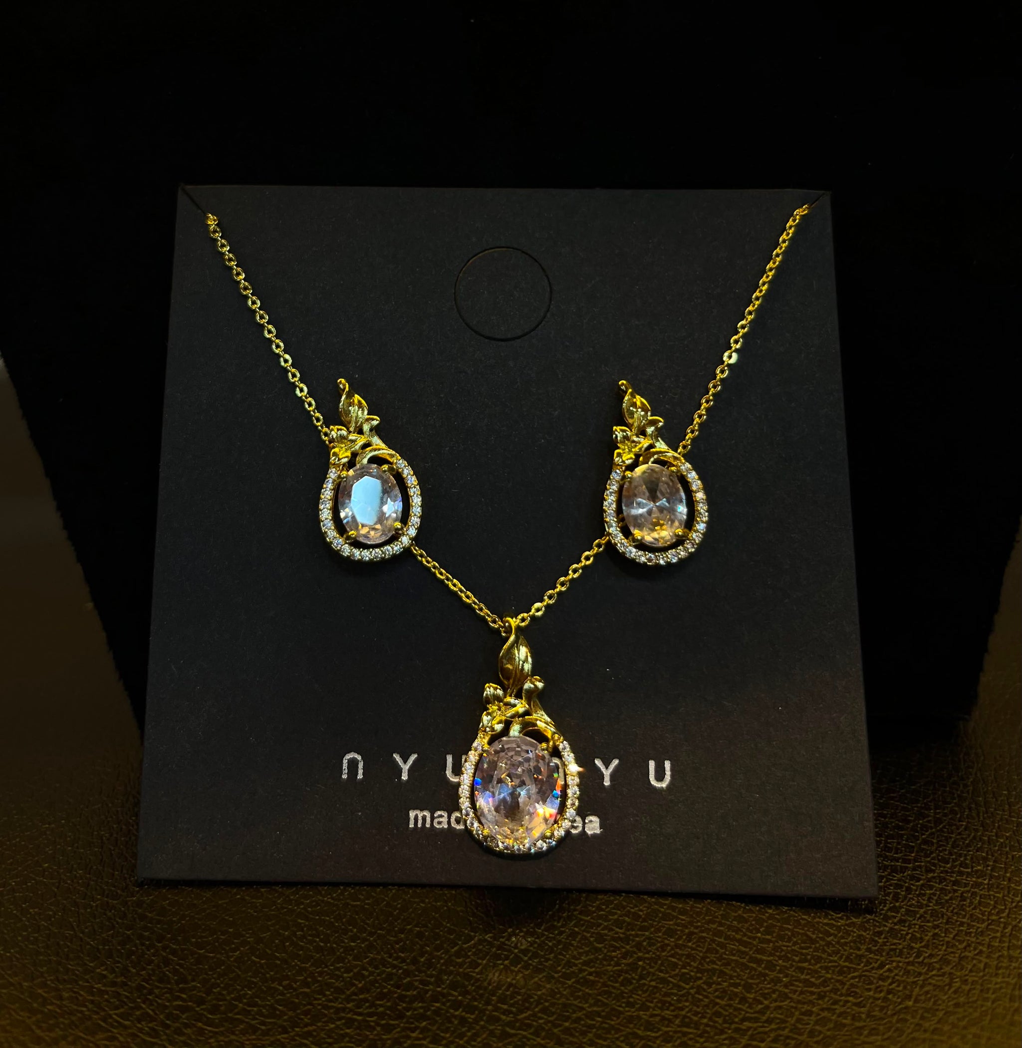 1160 Modest Necklace Pendant Set