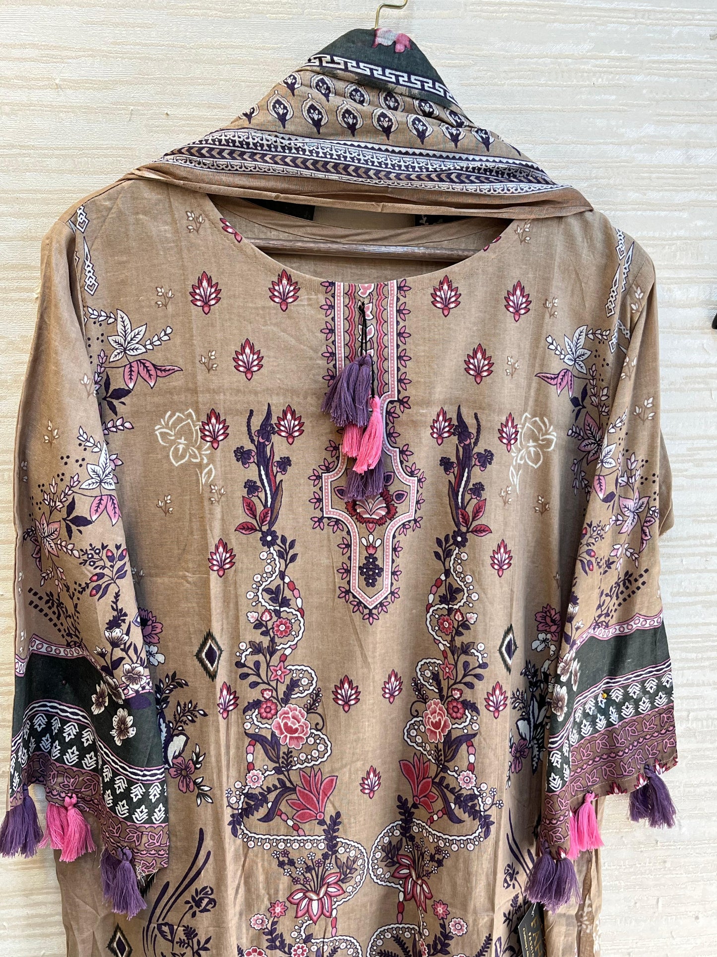 1351 Pakistani Embroidered Suit