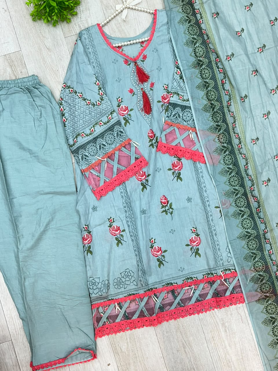 1500 Pakistani Embroidered Suit