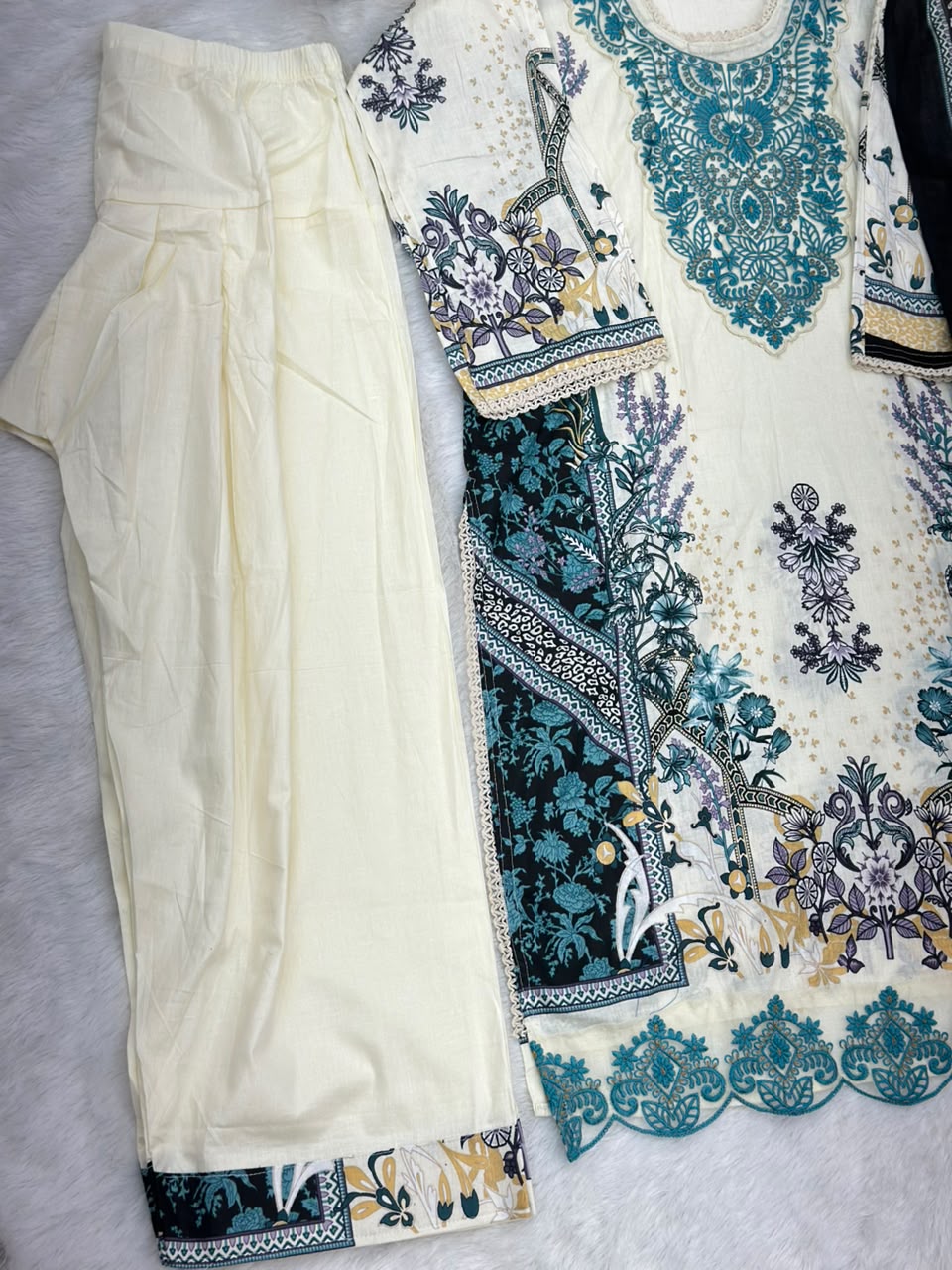 722 Pakistani Heavy Lawn Suit