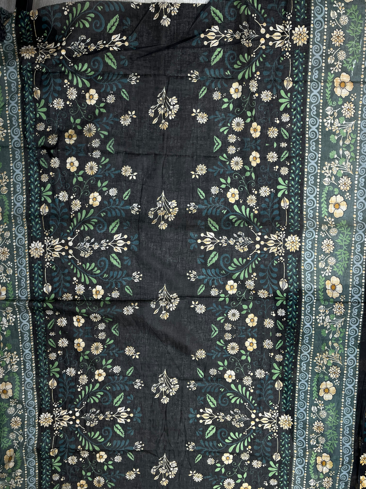 1523 Pakistani Embroidered Suit