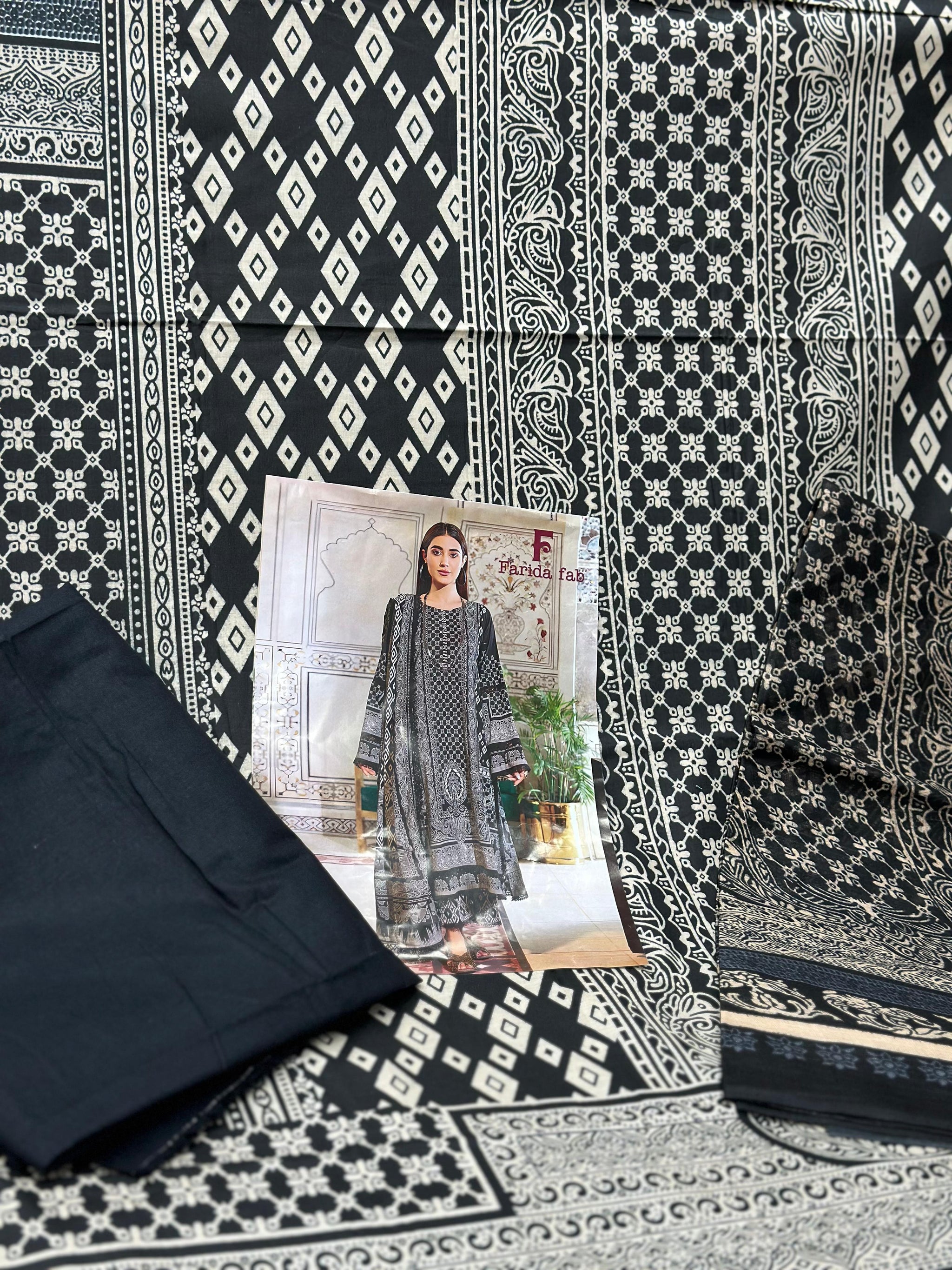 476 Pakistani Unstitched Suit