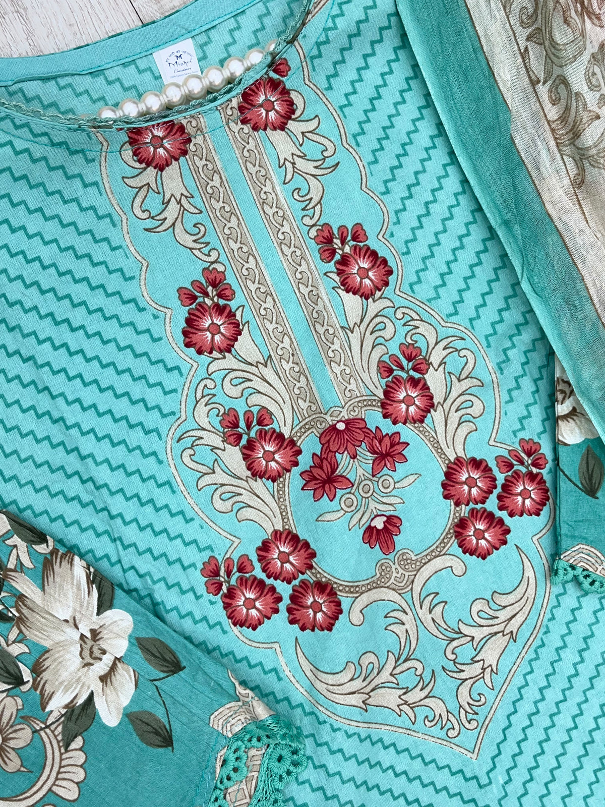 1522 Pakistani Embroidered Suit
