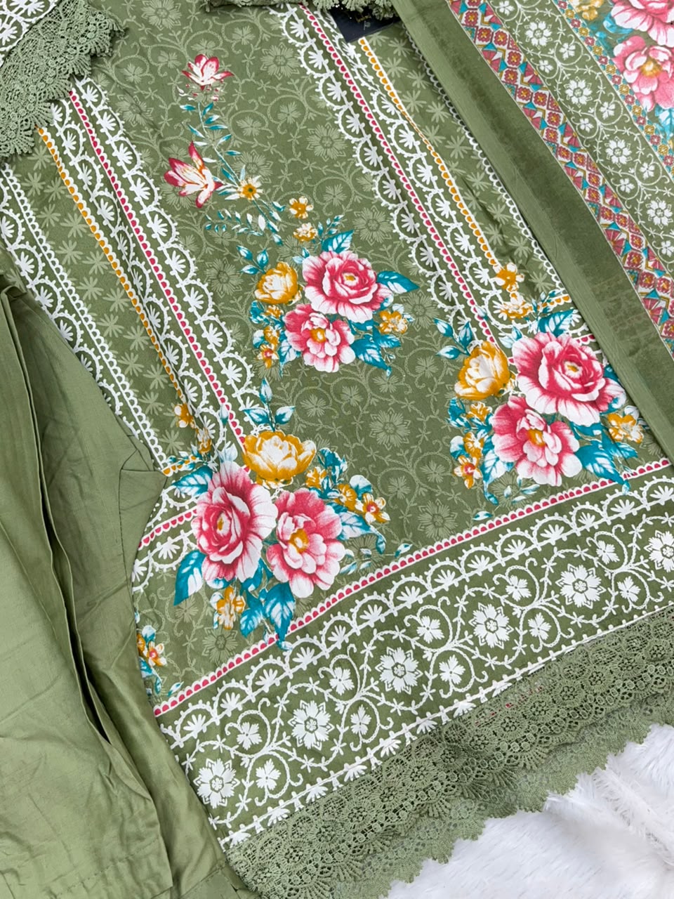 1269 Pakistani Printed Suit
