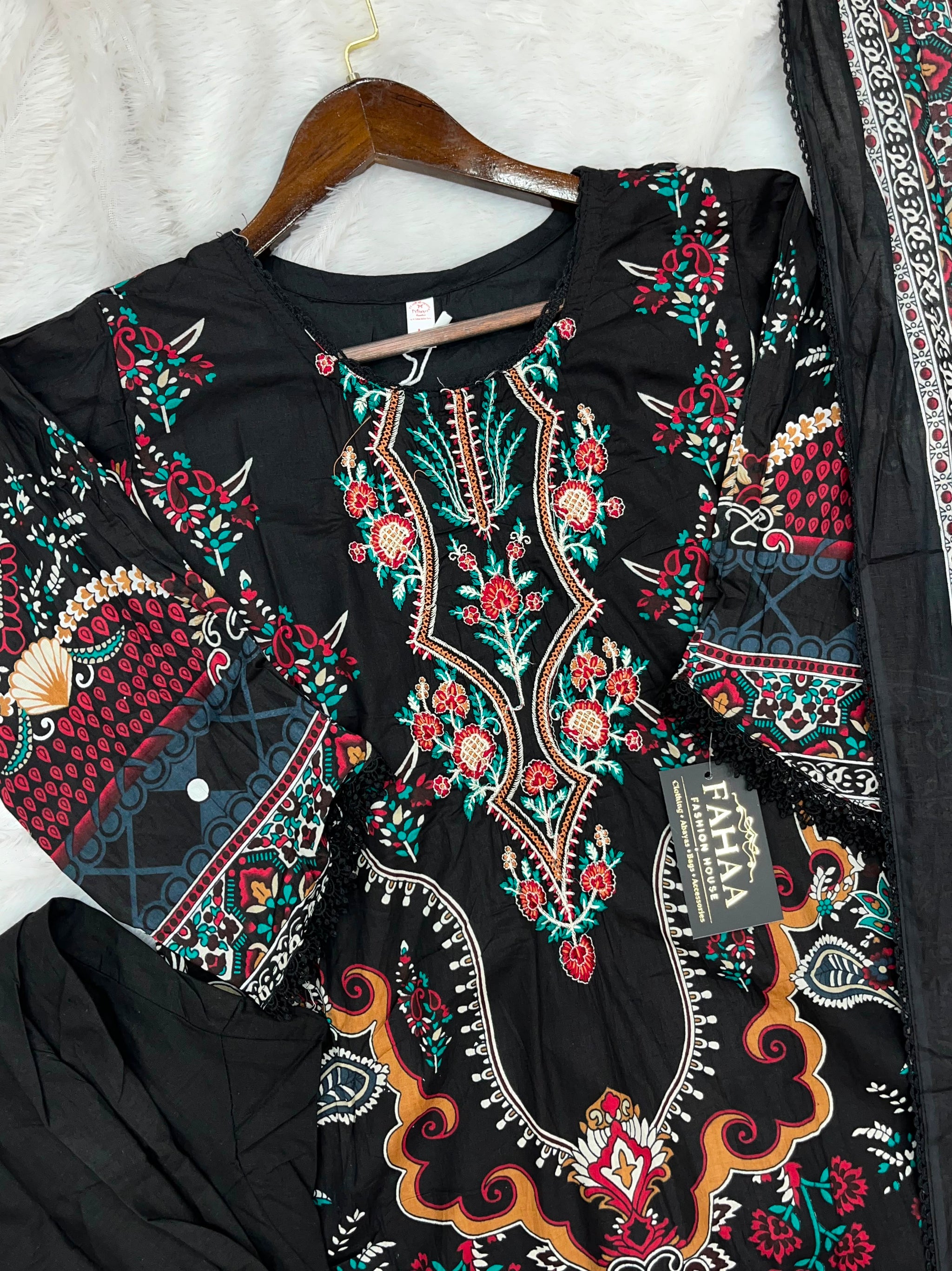 1215 Pakistani Embroidered Suit