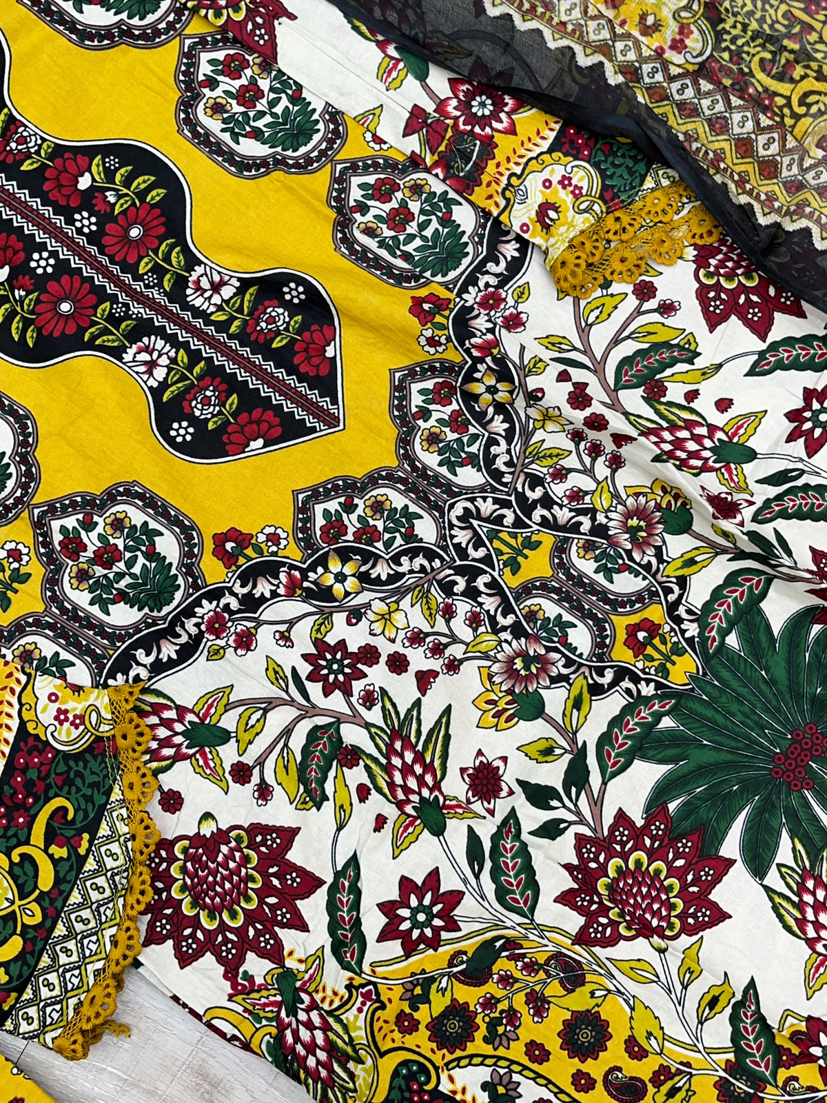 1517 Pakistani Embroidered Suit