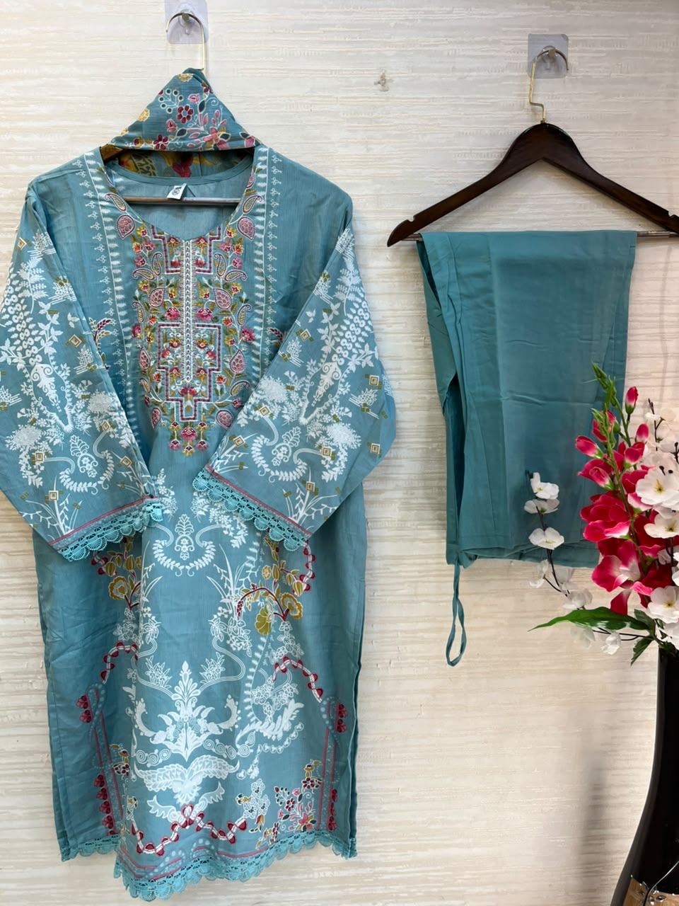 1107 Pakistani Embroidered Suit