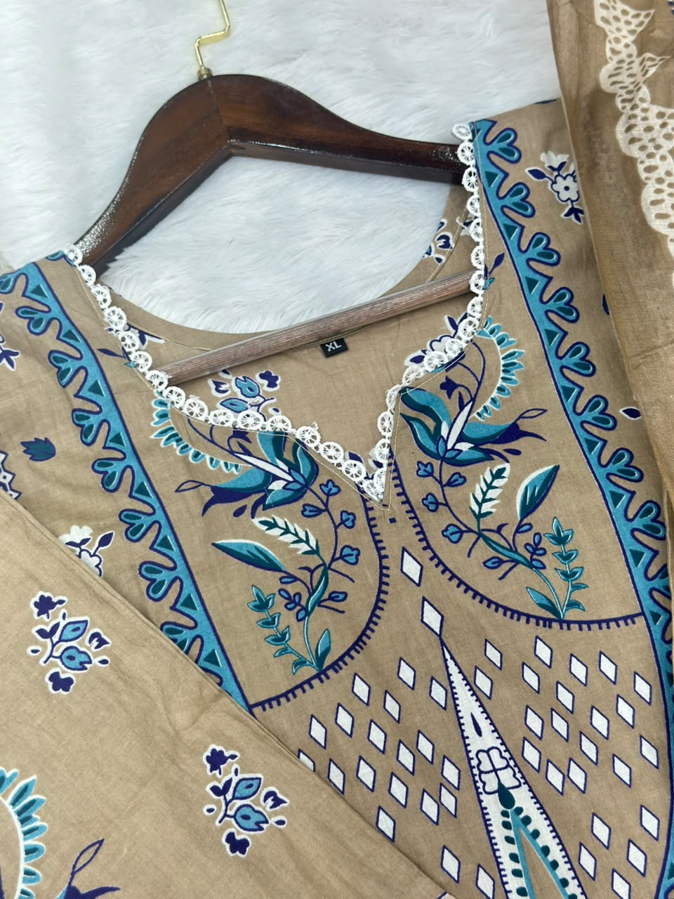 931 Pakistani Embroidered Suit