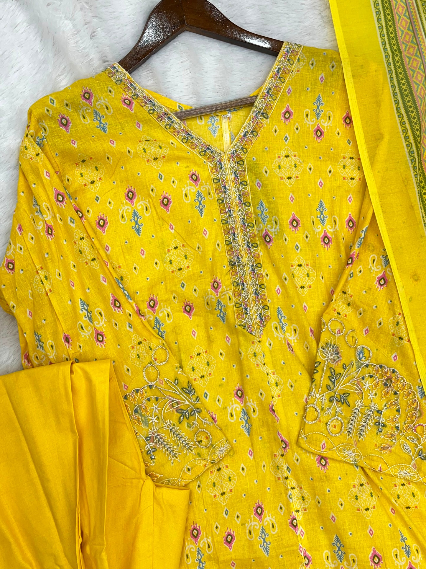1336 Pakistani Lawn Suit
