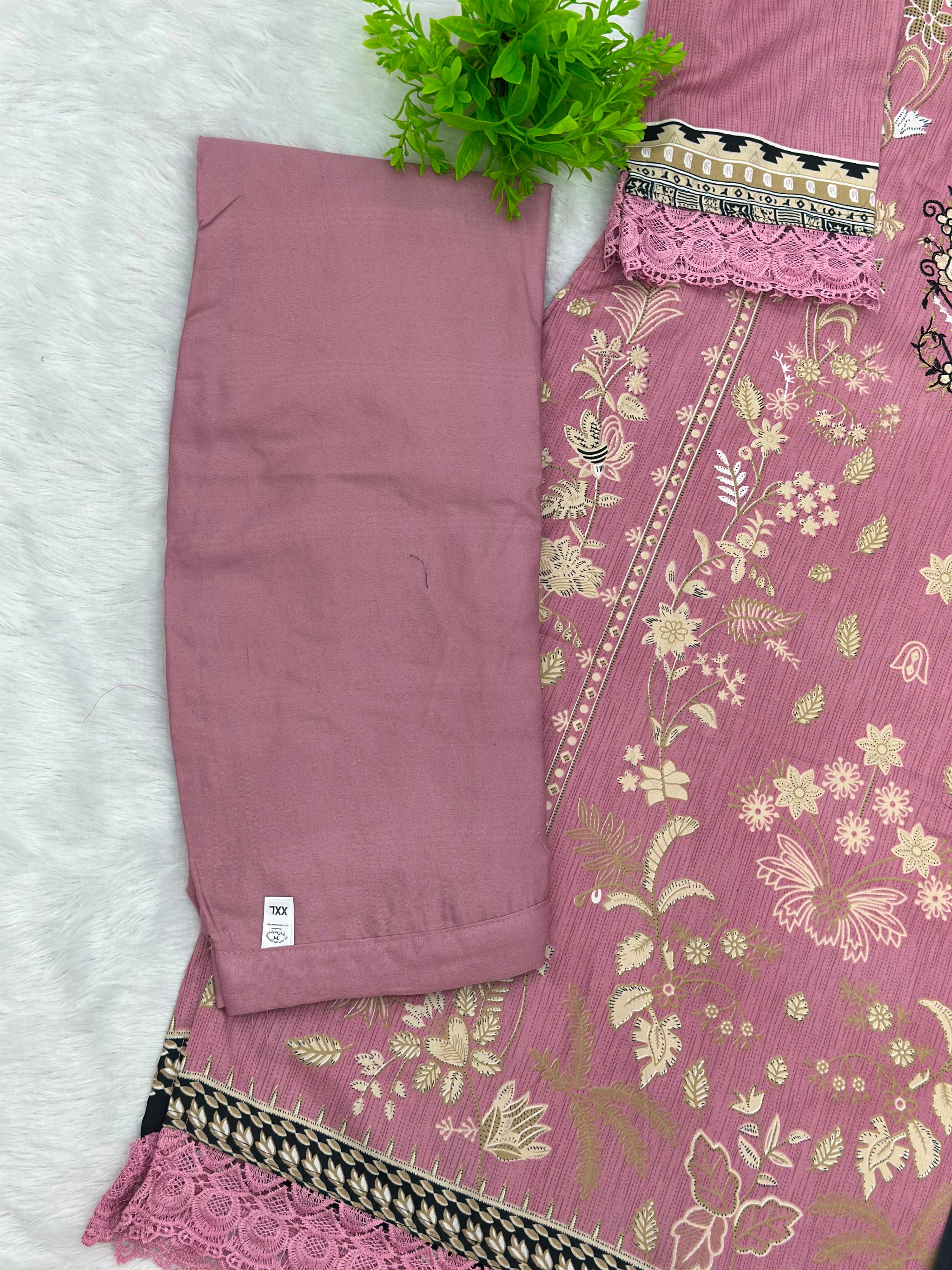 1055 Pakistani Embroidered Suit