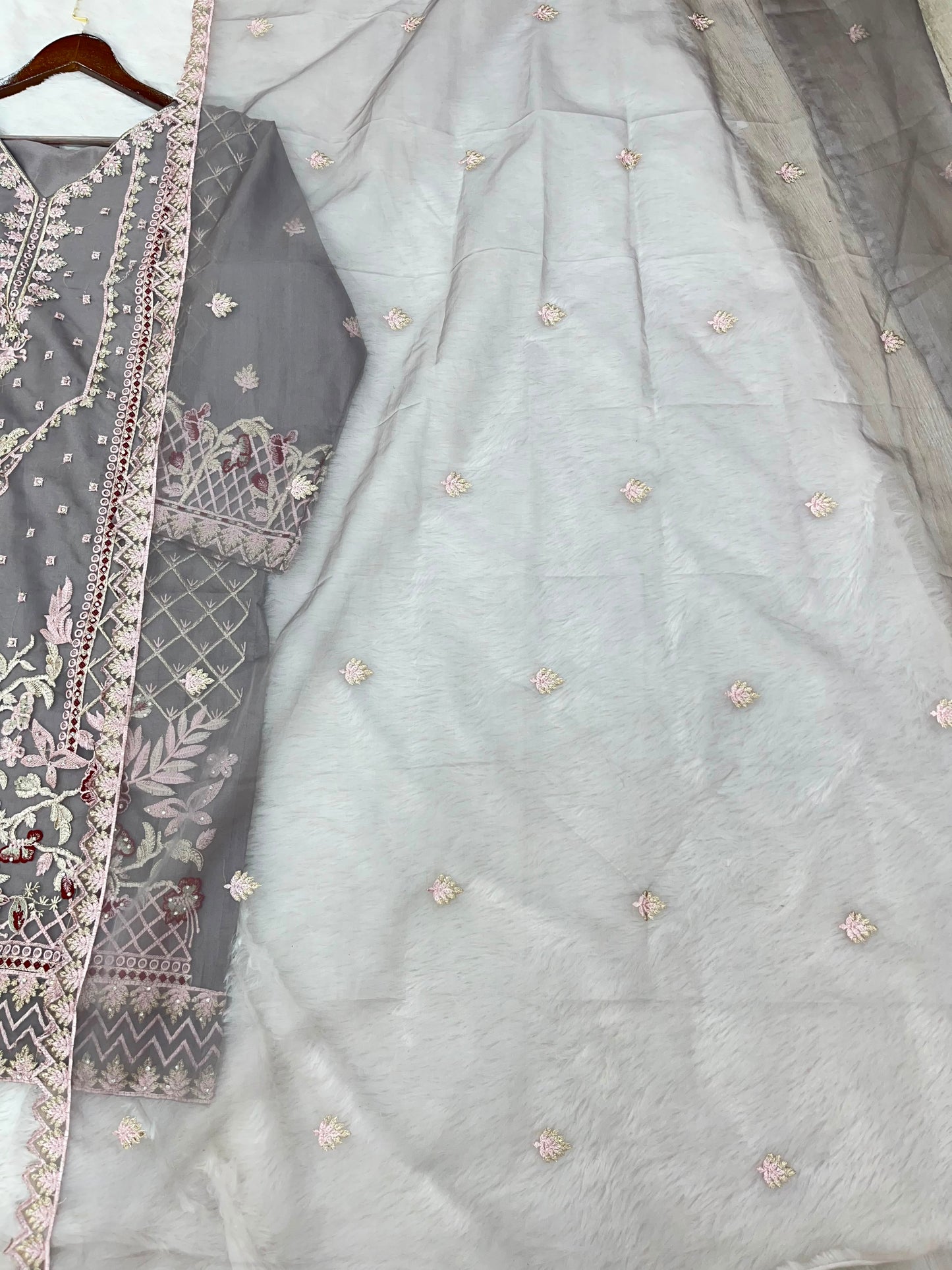 1143 Premium Pakistani Partywear - Grey