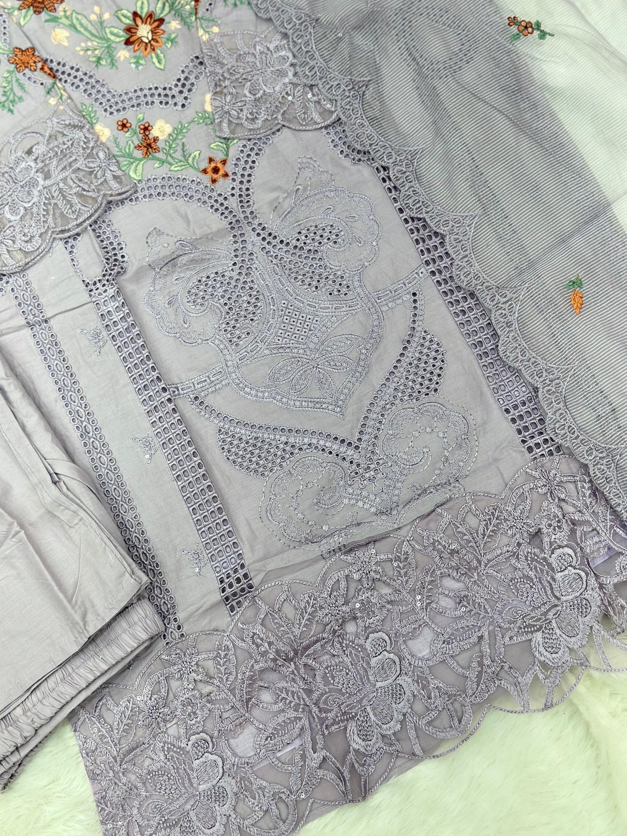 780 Readymade Pakistani Heavy Embroidered Lawn